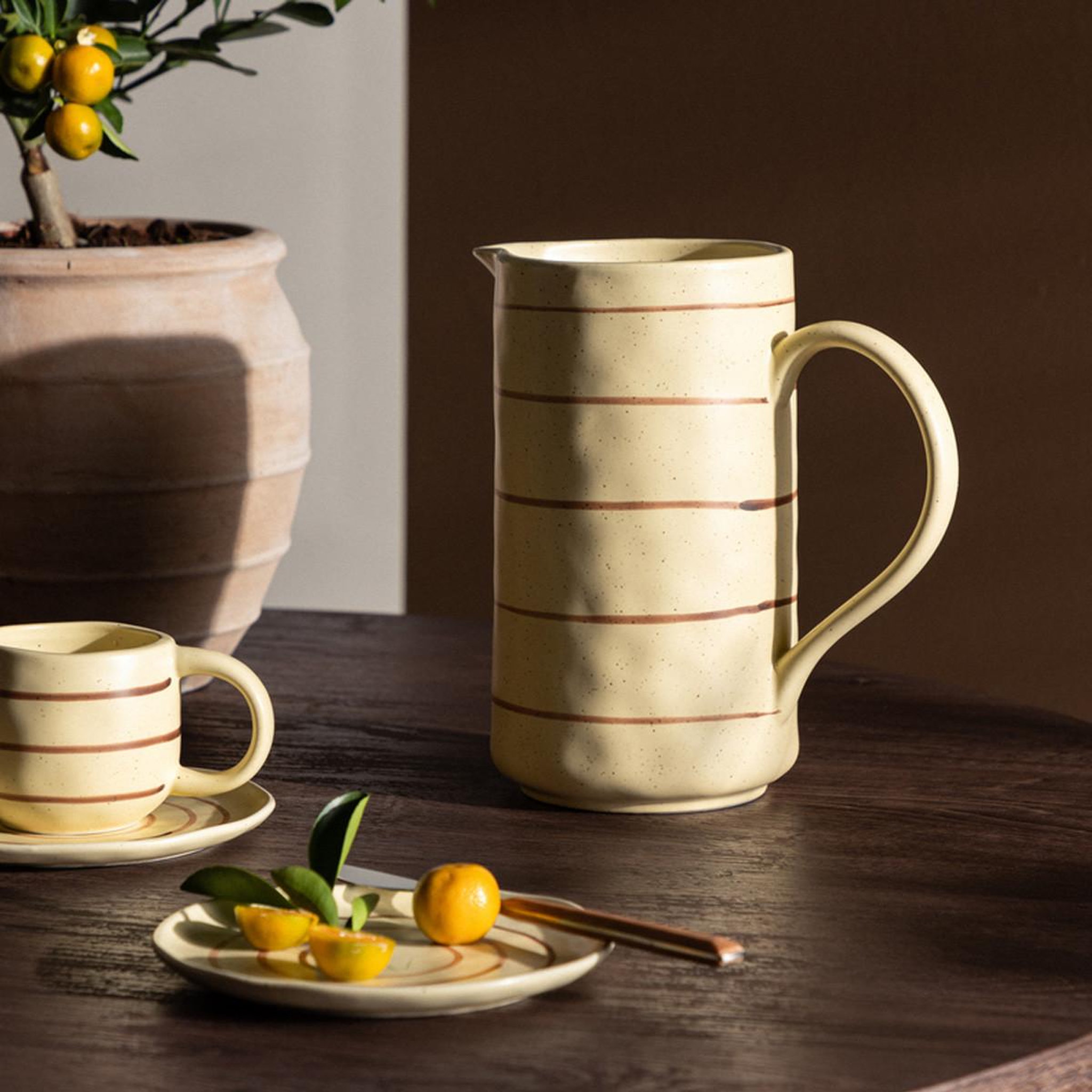 Voir la diapositive 6 : Paris Prix Pichet moucheté en porcelaine  kutie  22cm beige