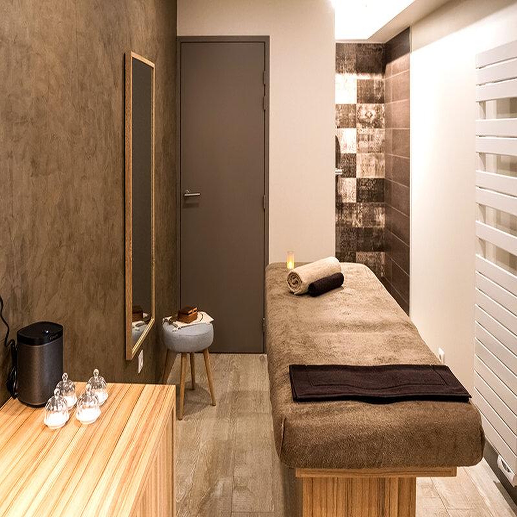 Voir la diapositive 3 : Smartbox Accès au spa, gommage et déjeuner dans un restaurant gastronomique près de nantes - coffret cadeau bien-être