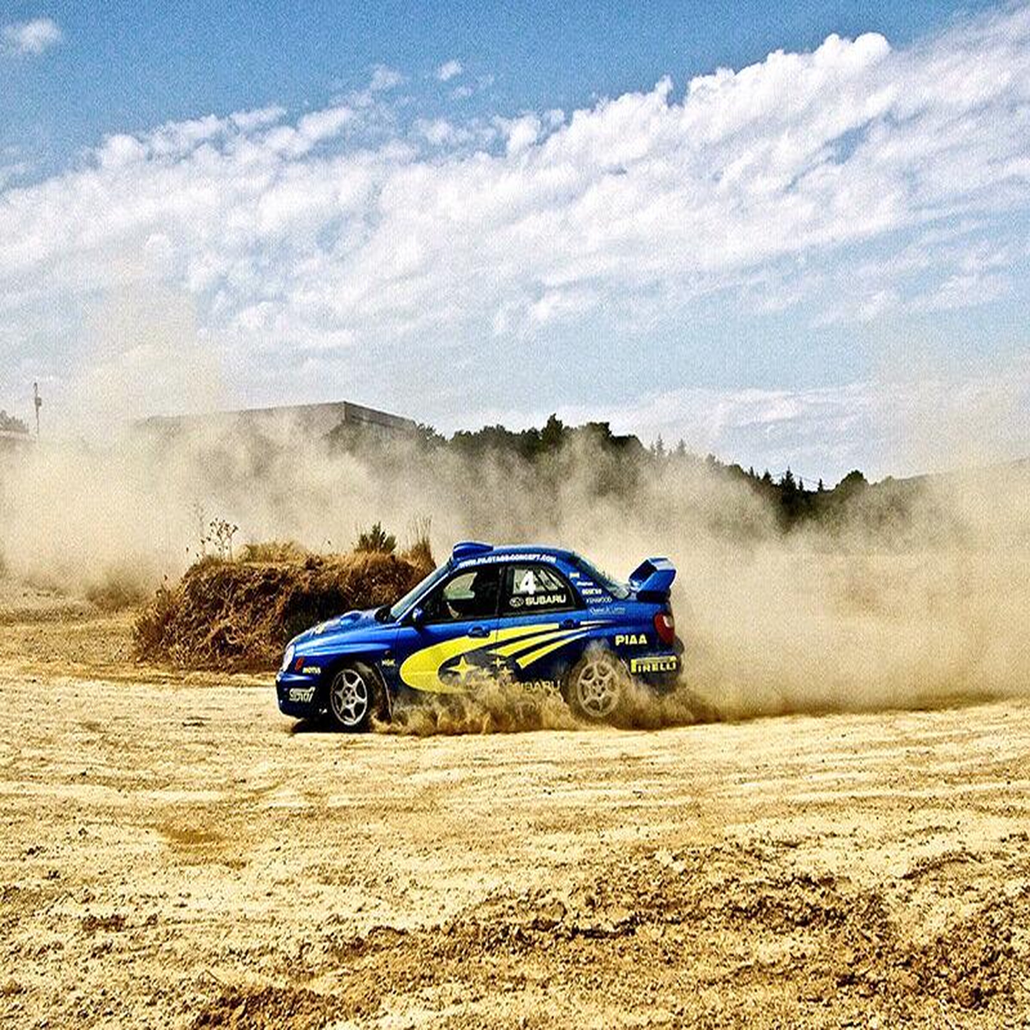 Voir la diapositive 3 : Smartbox Pilotage rallye : 8 tours en subaru impreza groupe n sur le circuit de dreux - coffret cadeau sport & aventure