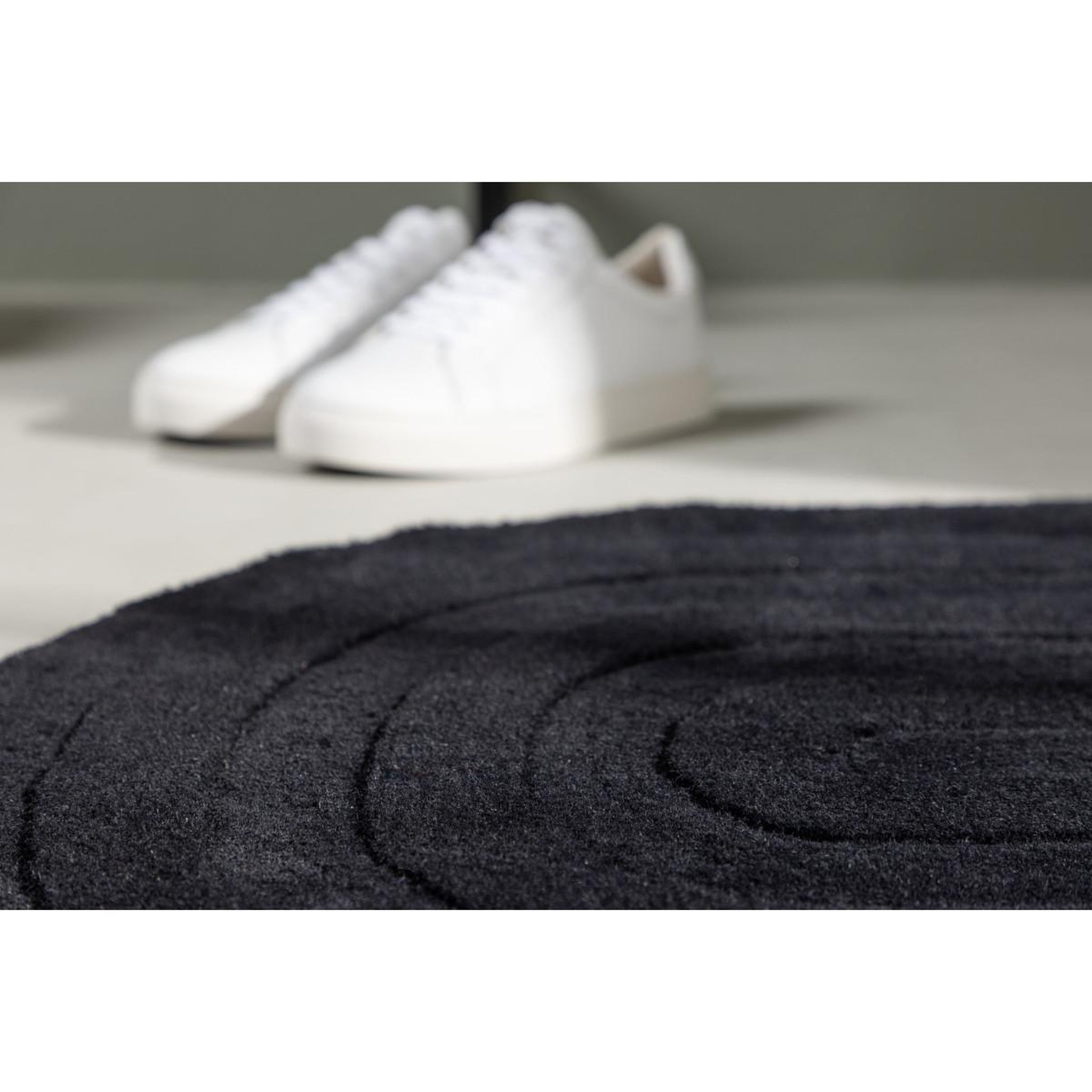 Voir la diapositive 6 : Paris Prix Tapis demi-rond  nora  50x80cm noir
