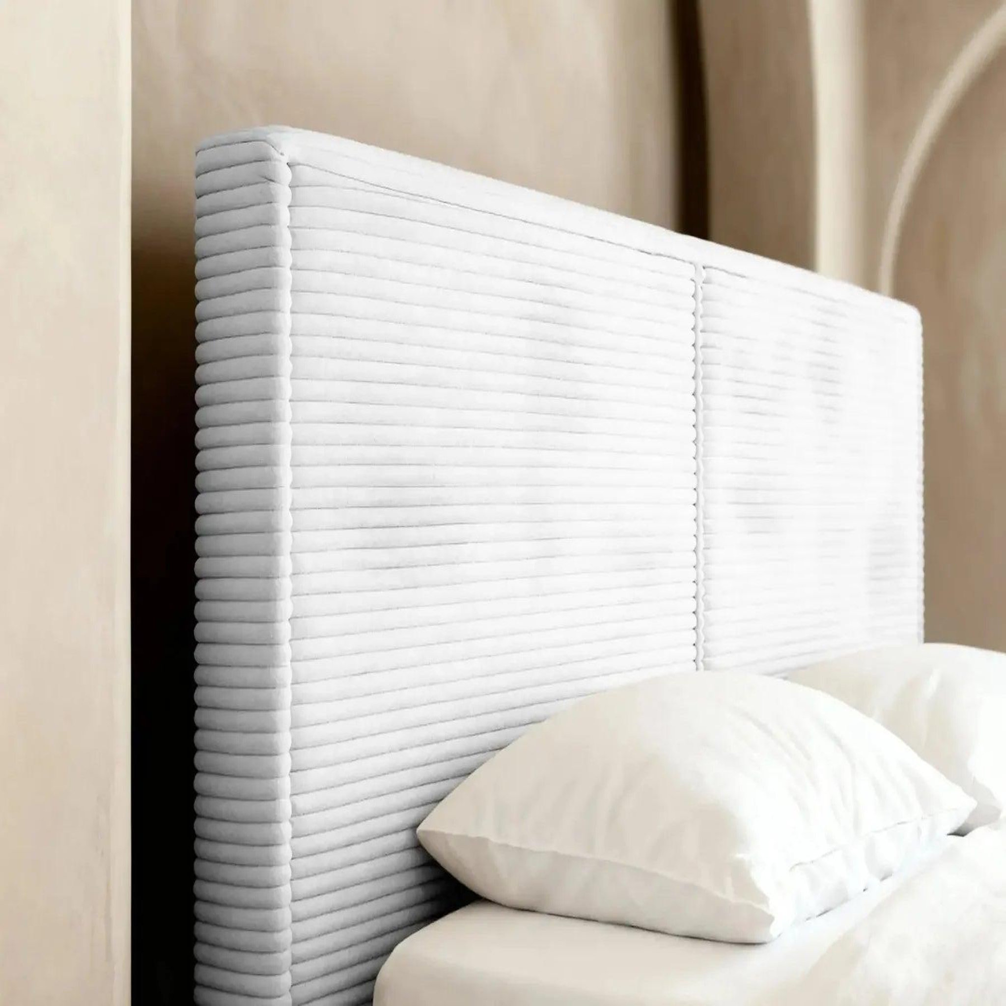 Voir la diapositive 4 : CASANOVA PARIS Eloise - lit coffre velours côtelé