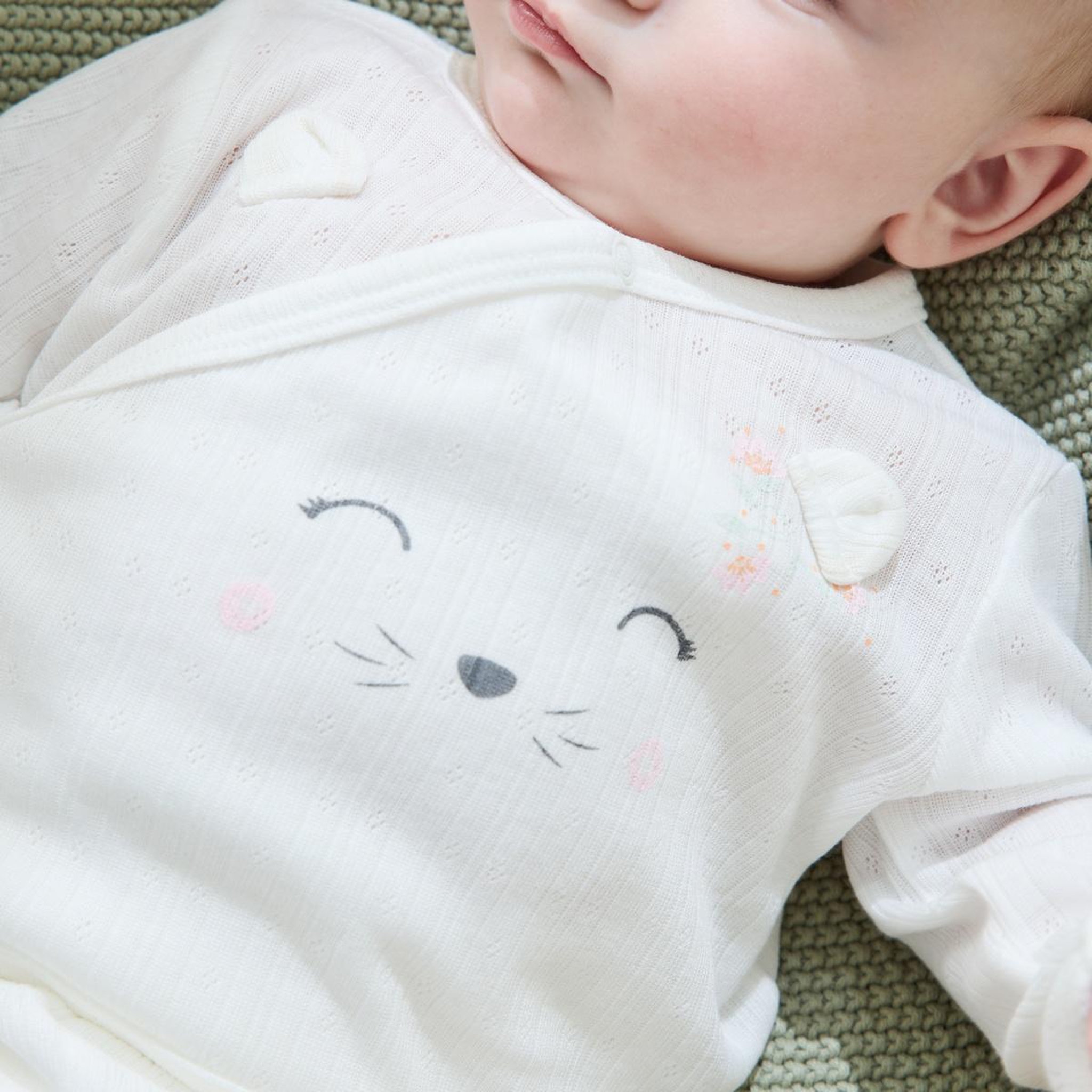 Voir la diapositive 4 : Petit Béguin Ensemble bébé gilet et pantalon à pied en pointelle Badian