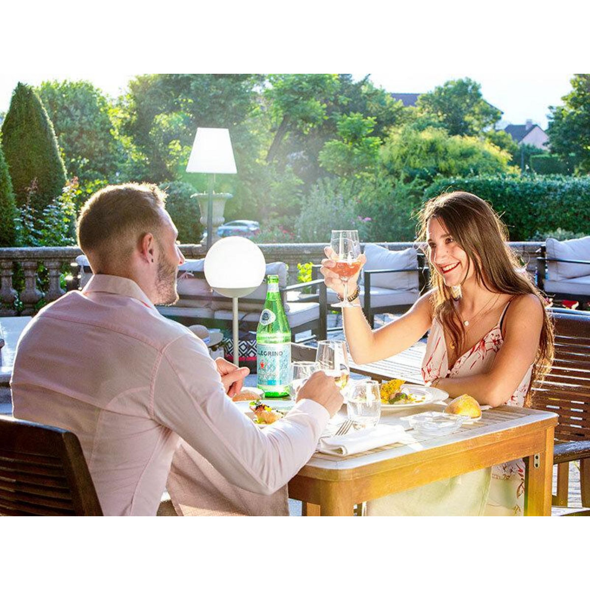 Smartbox Séjour gourmand et détente aux portes de Grenoble : 2 jours en château avec dîner et 2h au spa - Coffret Cadeau Séjour