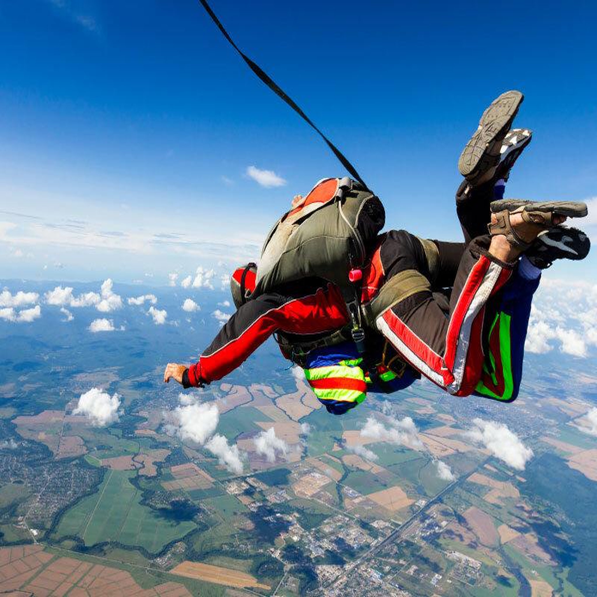 Voir la diapositive 4 : Smartbox Saut en parachute en tandem - Coffret Cadeau Sport & Aventure