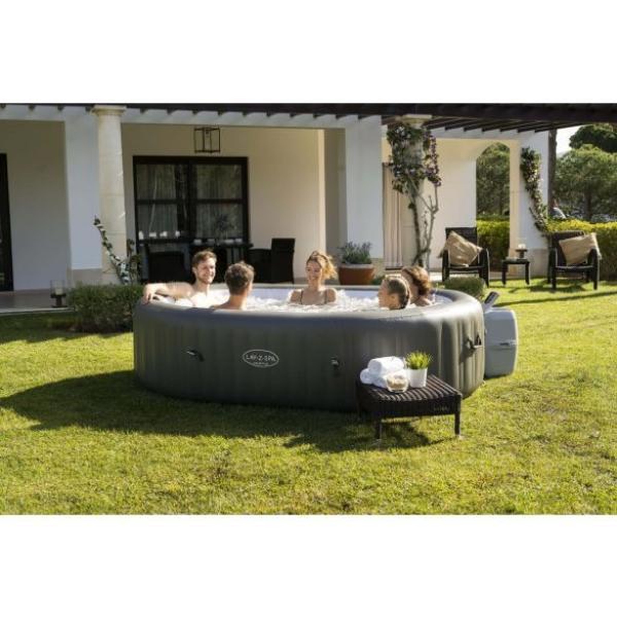 Voir la diapositive 3 : BESTWAY Spa gonflable BESTWAY - Lay-Z-Spa Mauritius - 270 x 180 x 71 cm - 5 a 7 places - Ovale (Couverture, cartouche et diffuseur)