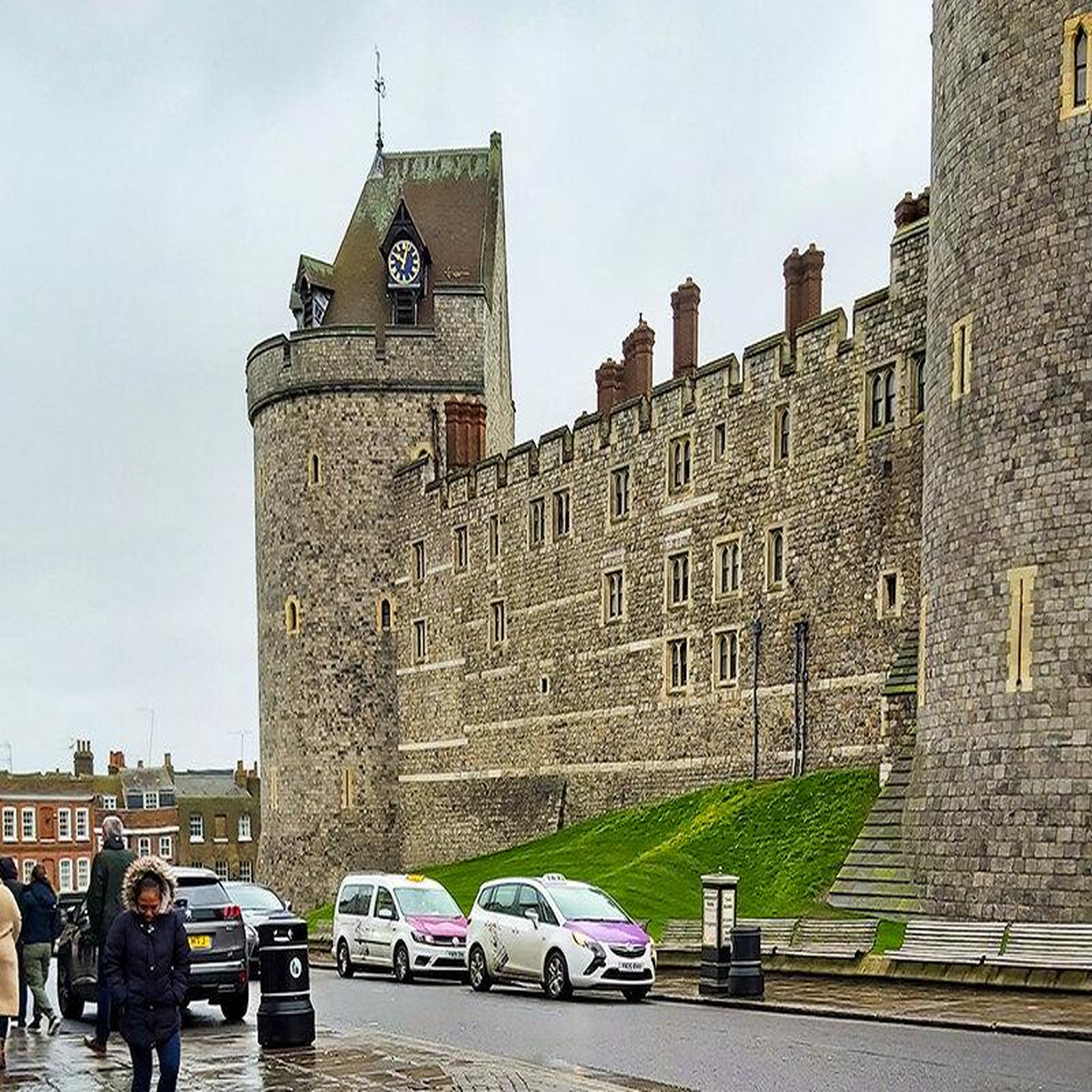 Voir la diapositive 3 : Smartbox Journée au château de Windsor et son village depuis Londres - Coffret Cadeau Sport & Aventure