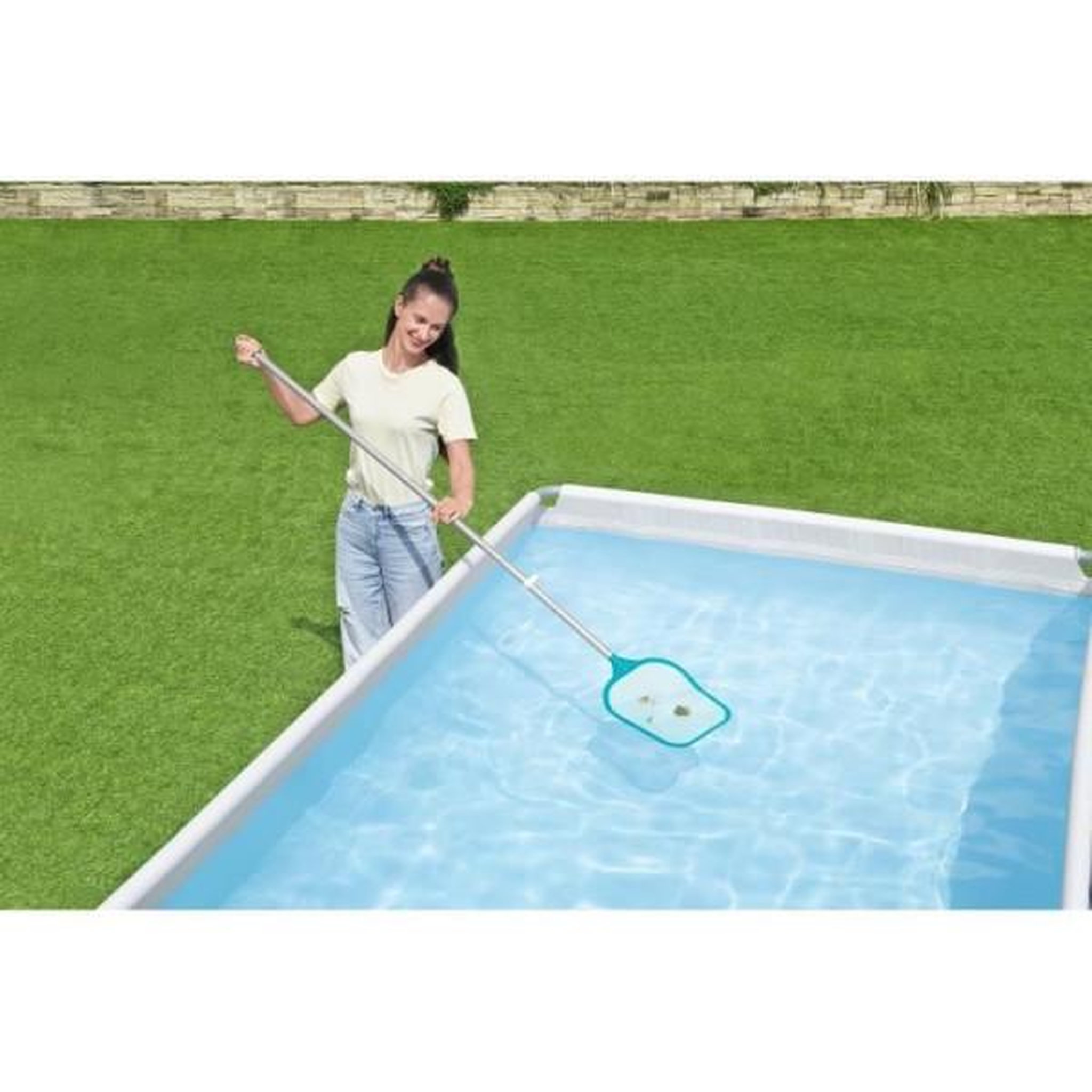 Voir la diapositive 4 : BESTWAY Kit de nettoyage piscine jusqu'a 3,96m - Bestway - Aquaclear - épuisette, flotteur, aspirateur, bande de test, patch de répara