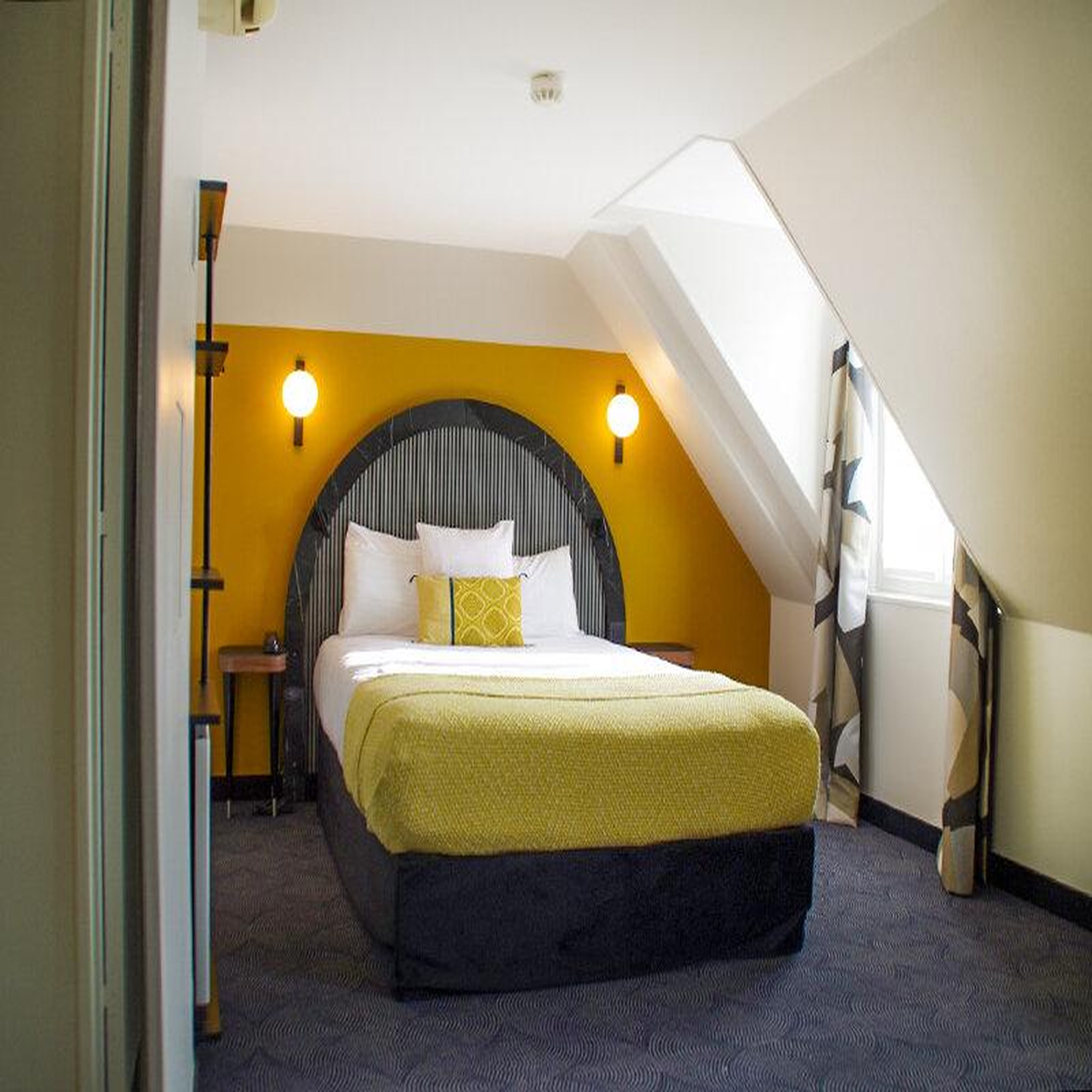 Voir la diapositive 2 : Smartbox Escapade romantique avec champagne en hôtel 4* à paris - coffret cadeau séjour