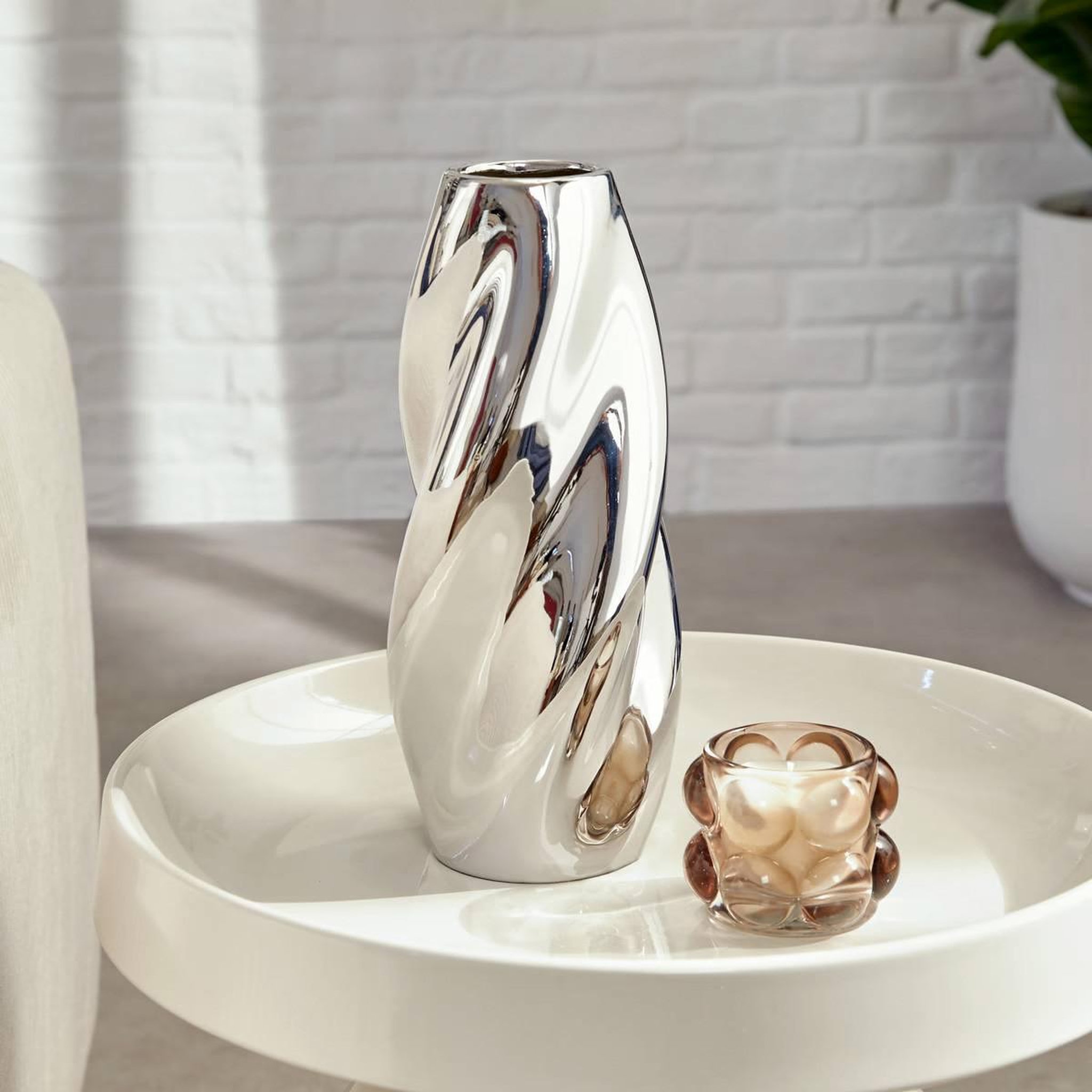 Voir la diapositive 3 : ATMOSPHERA Vase design torsadé en dolomite  sky  28cm argent