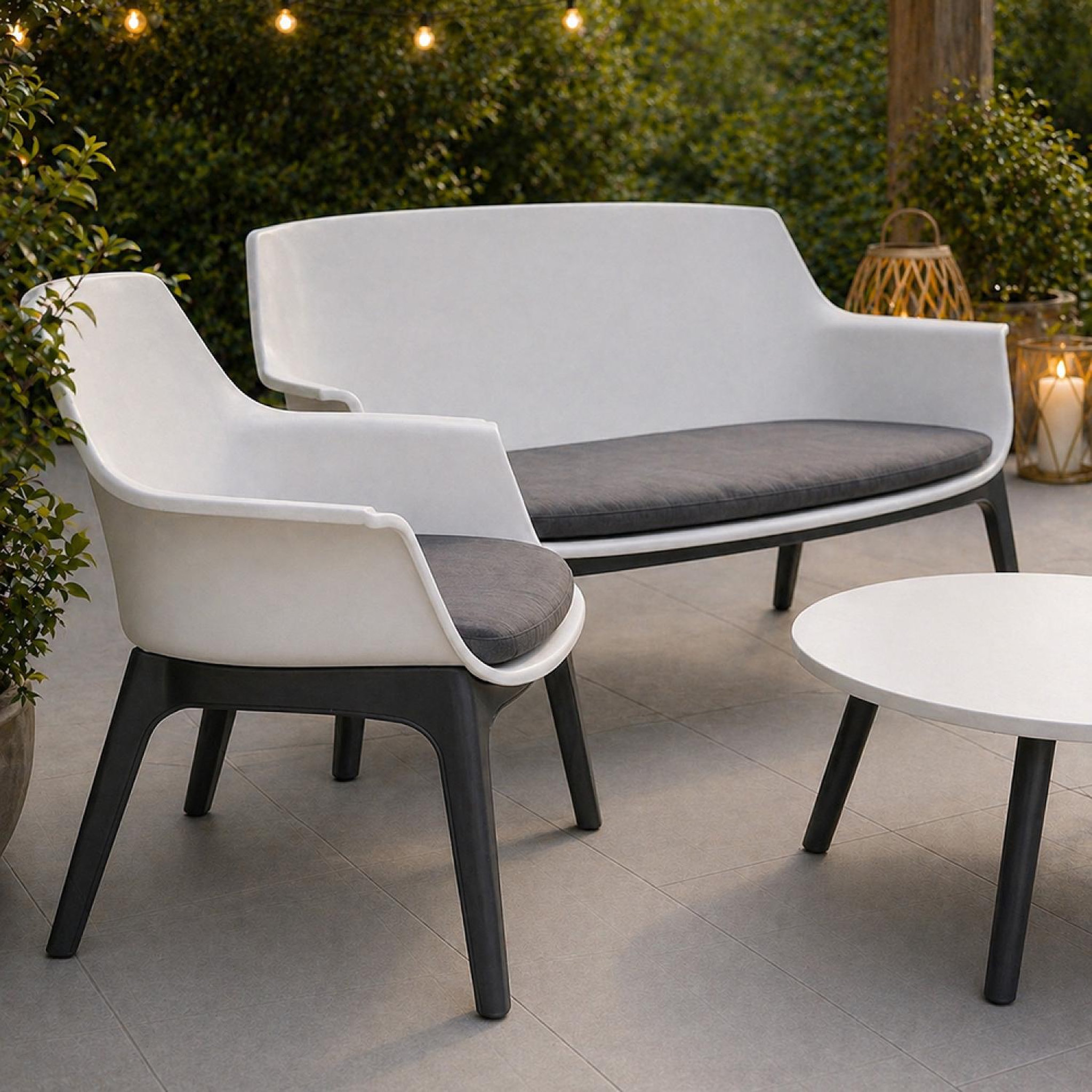 Voir la diapositive 6 : CONCEPT USINE Salon de jardin 4 places blanc avec table basse izmir