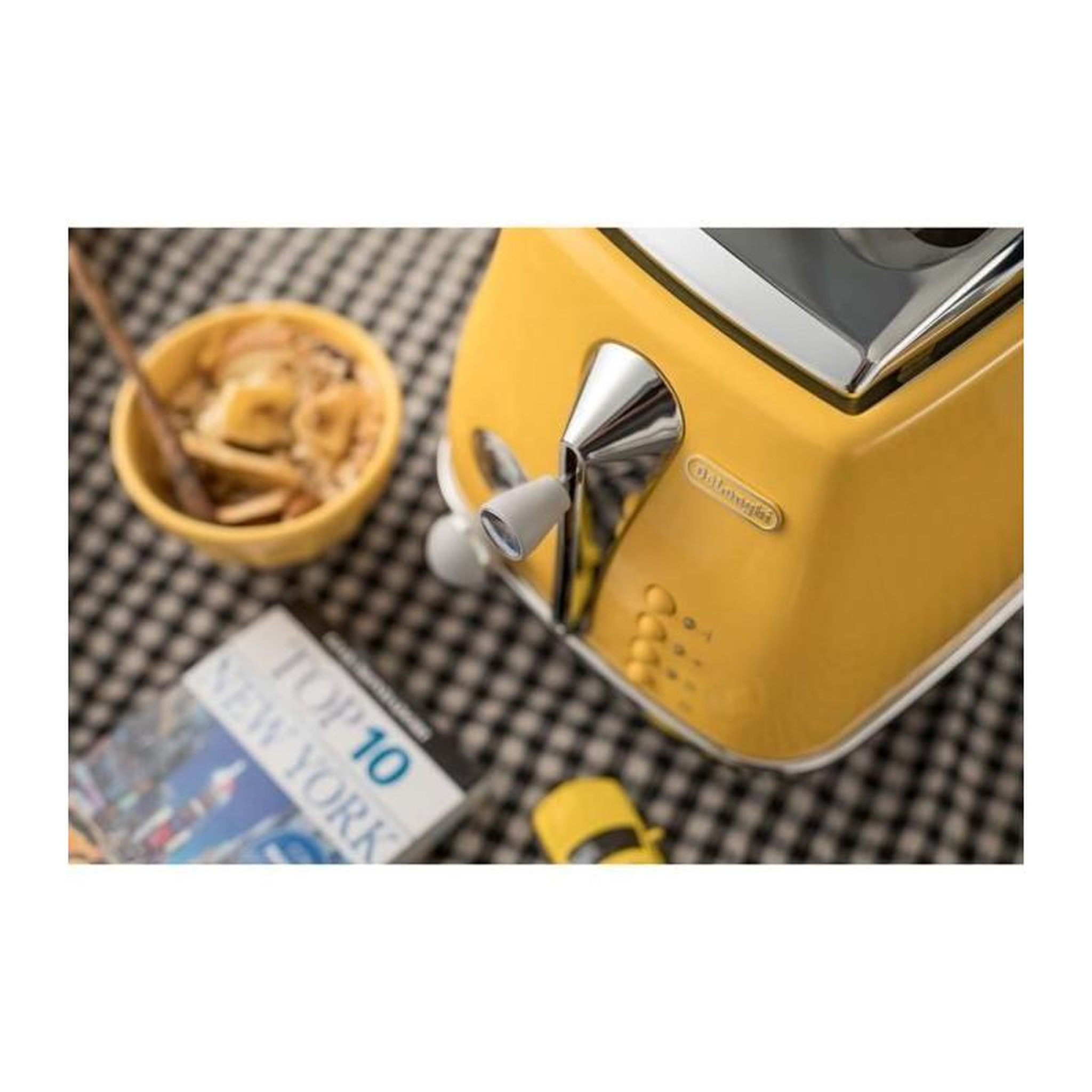 Voir la diapositive 4 : DELONGHI Toaster DELONGHI ICONA CAPITALS 2 tranches - 900W - Grille pain 3 fonctions - Chauffe viennoisseries inclus - Jaune