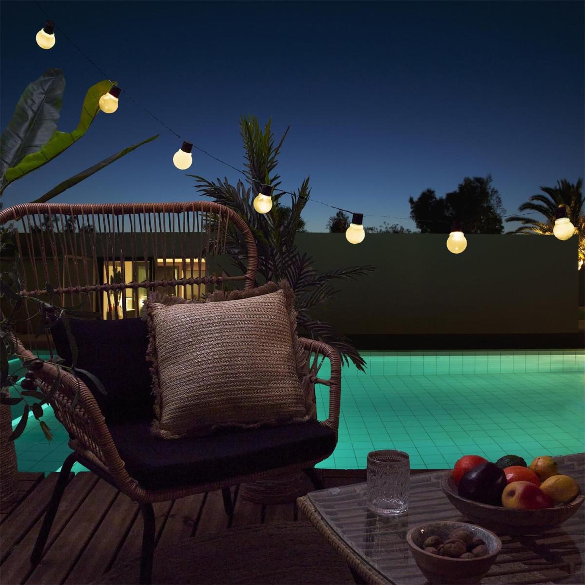 Voir la diapositive 2 : The Home Deco Factory Guirlande lumineuse led  boules  180cm blanc