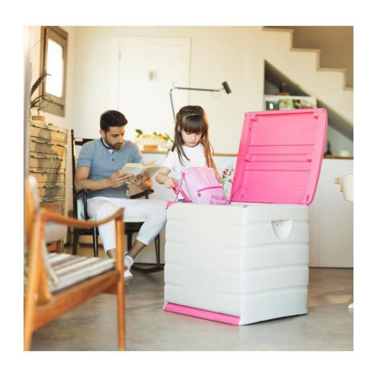 PLASTIKEN PLASTIKEN Coffre cadenassable avec roulettes - 190 L - Fonctionnel et esthetique - Beige et Fushia