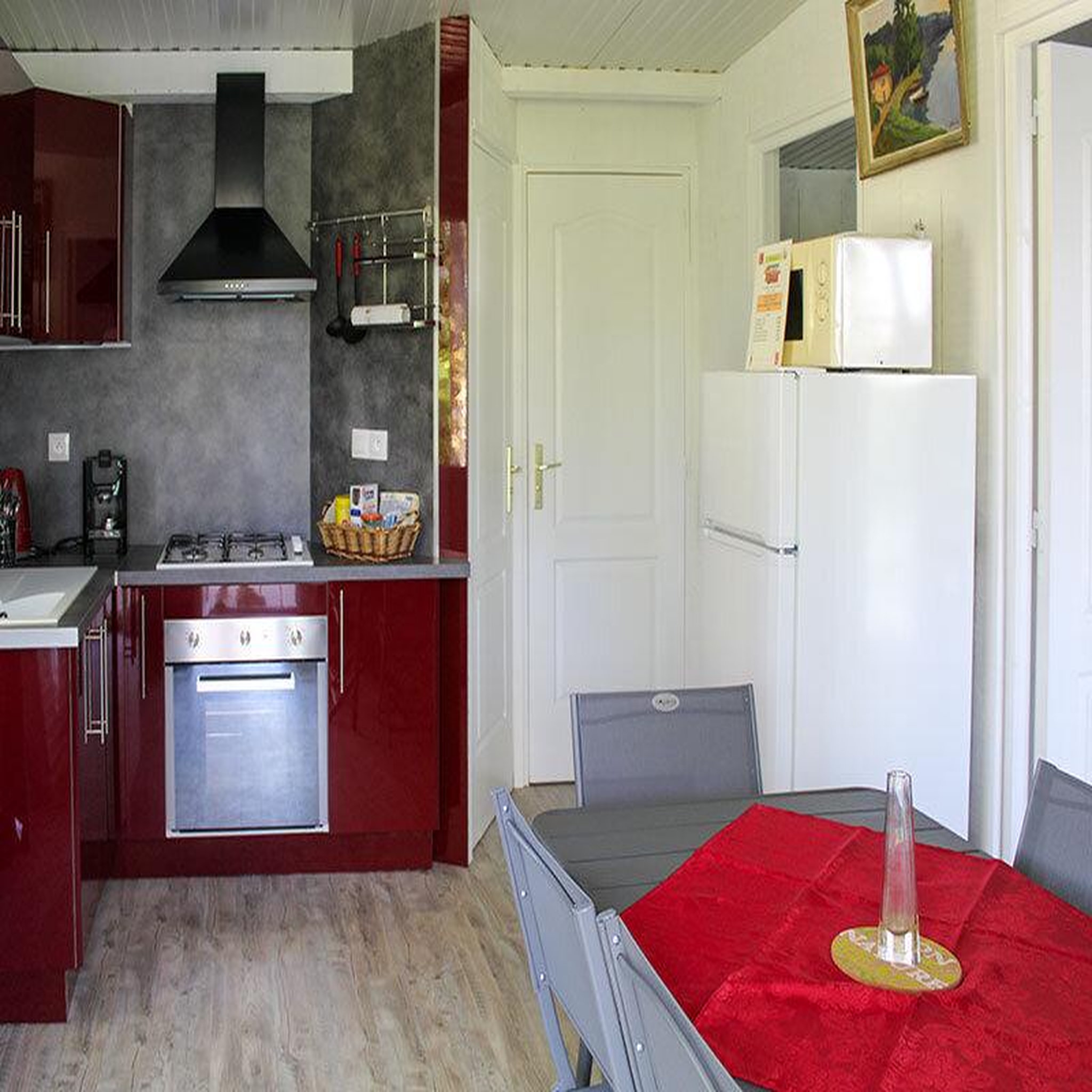 Voir la diapositive 3 : Smartbox Séjour au camping en famille : 2 jours insolites en carrelet près de cognac - coffret cadeau séjour