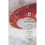 AU NORD PAR UNE MONTAGNE, AU SUD PAR UN LAC, A L'OUEST PAR DES CHEMINS, A L'EST PAR UN COURS D'EAU, Krasznahorkai László