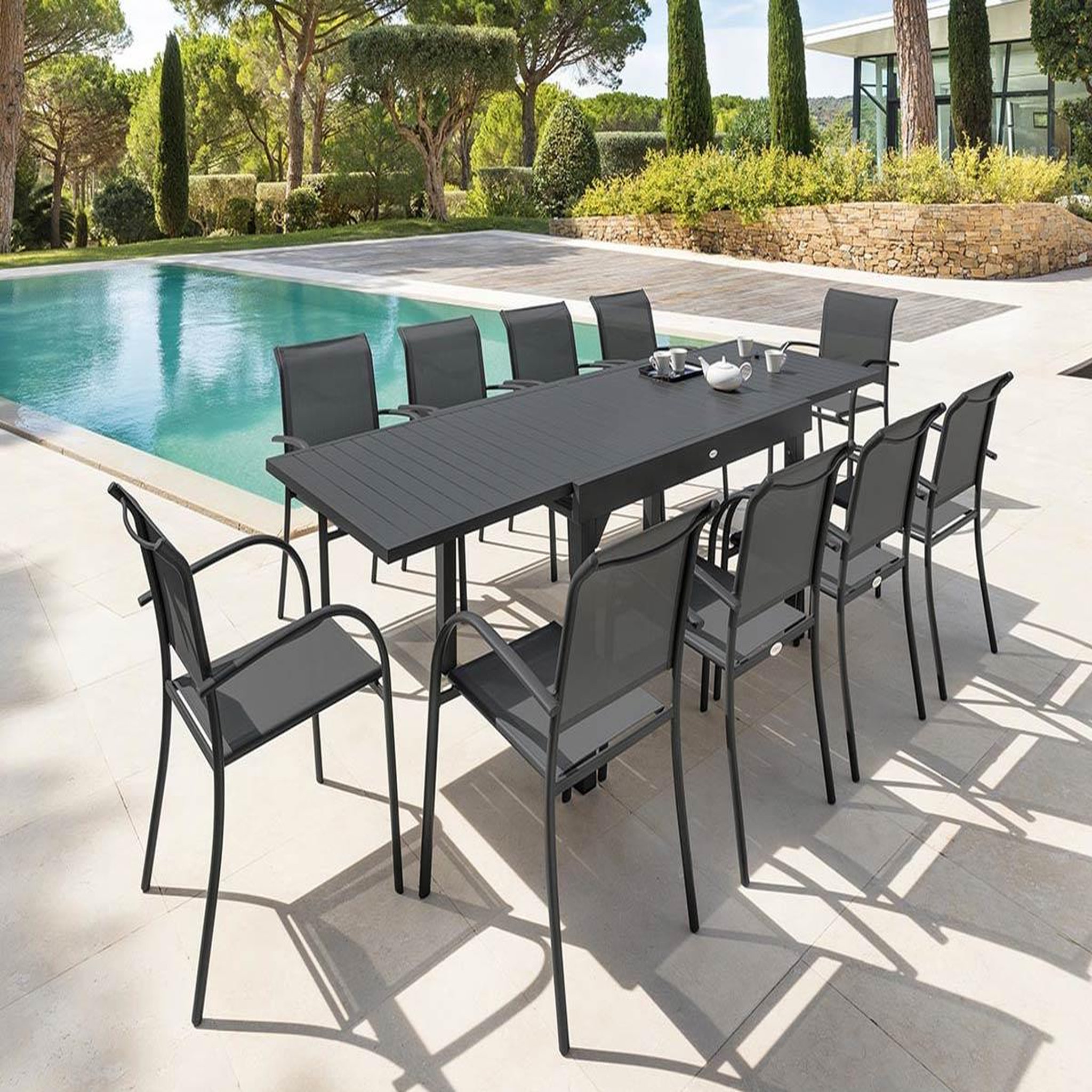 Voir la diapositive 2 : HESPERIDE Table extensible rectangulaire alu piazza 6/10 places graphite - hespéride