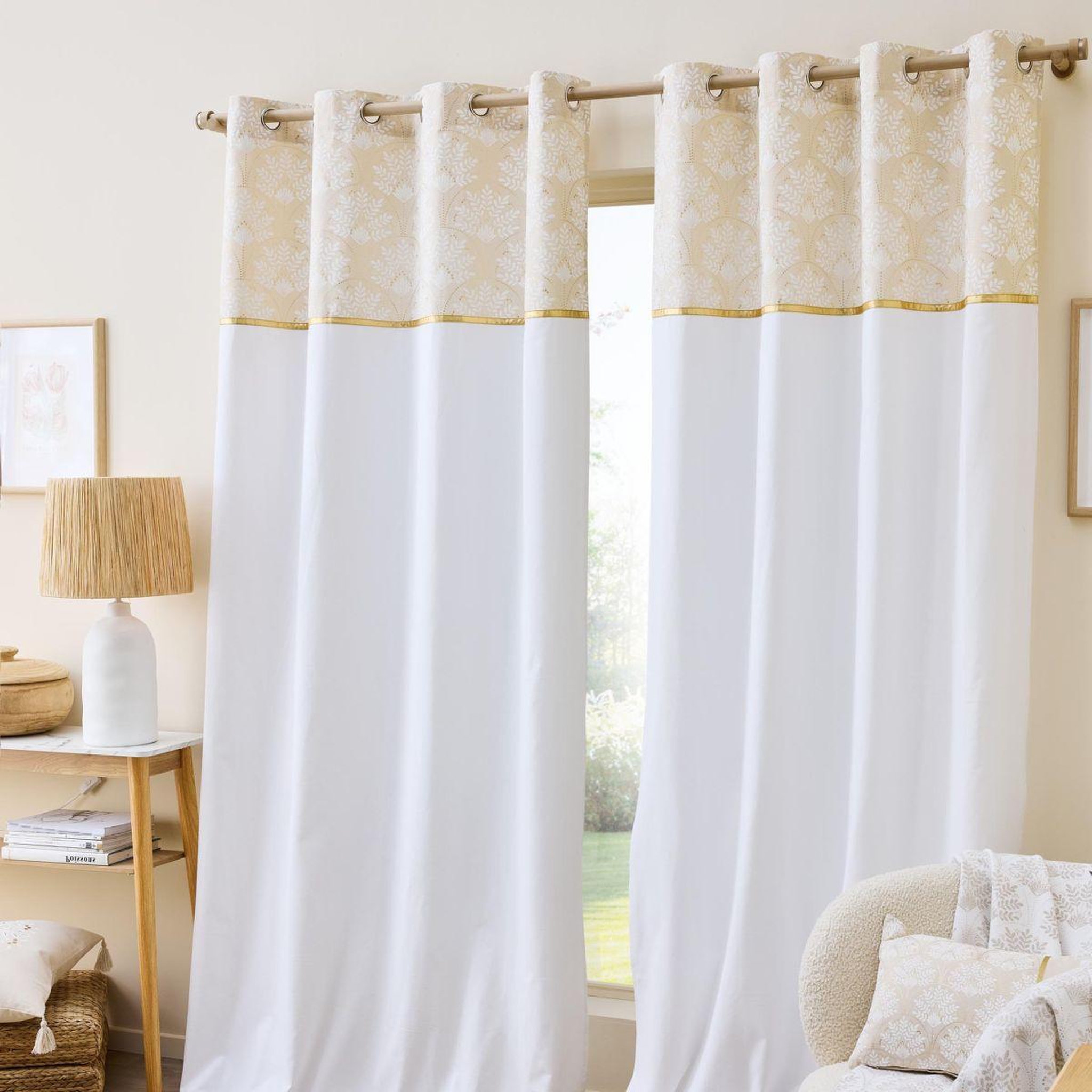 Voir la diapositive 2 : Douceur d'Intérieur Rideau à œillets  majestia  140x240cm beige & blanc