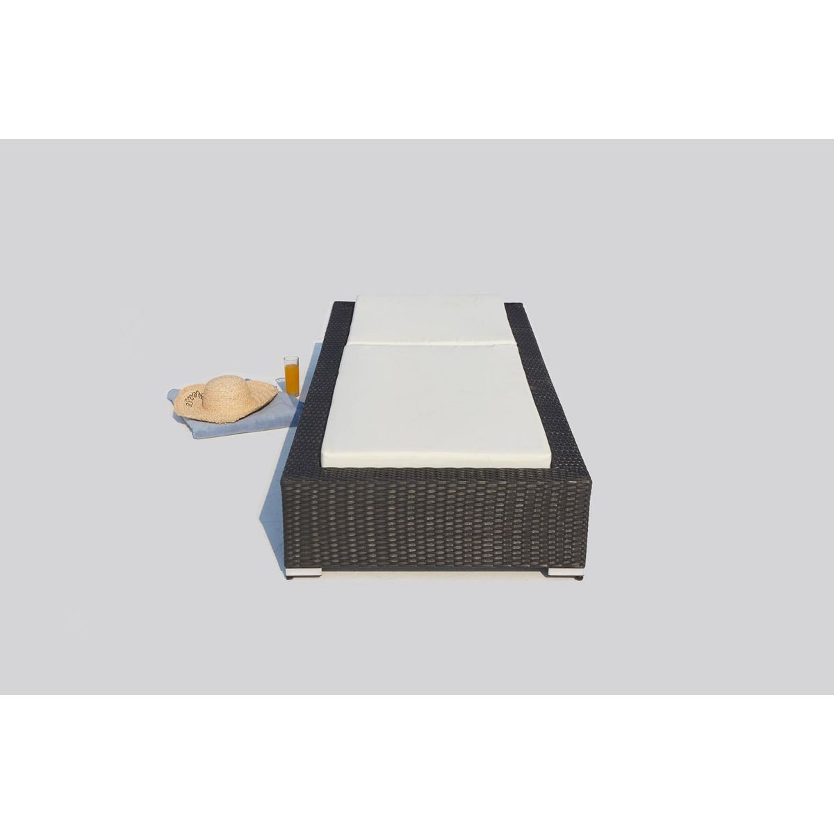 CONCEPT USINE Bain de soleil avec matelas en résine tressée noir et blanc SUNSHINE