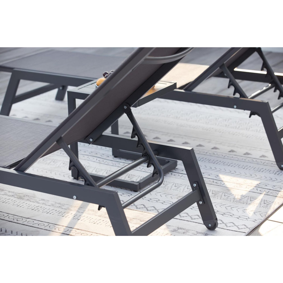 CONCEPT USINE Lot de 2 transats et une table d'appoint gris et noir PRATO