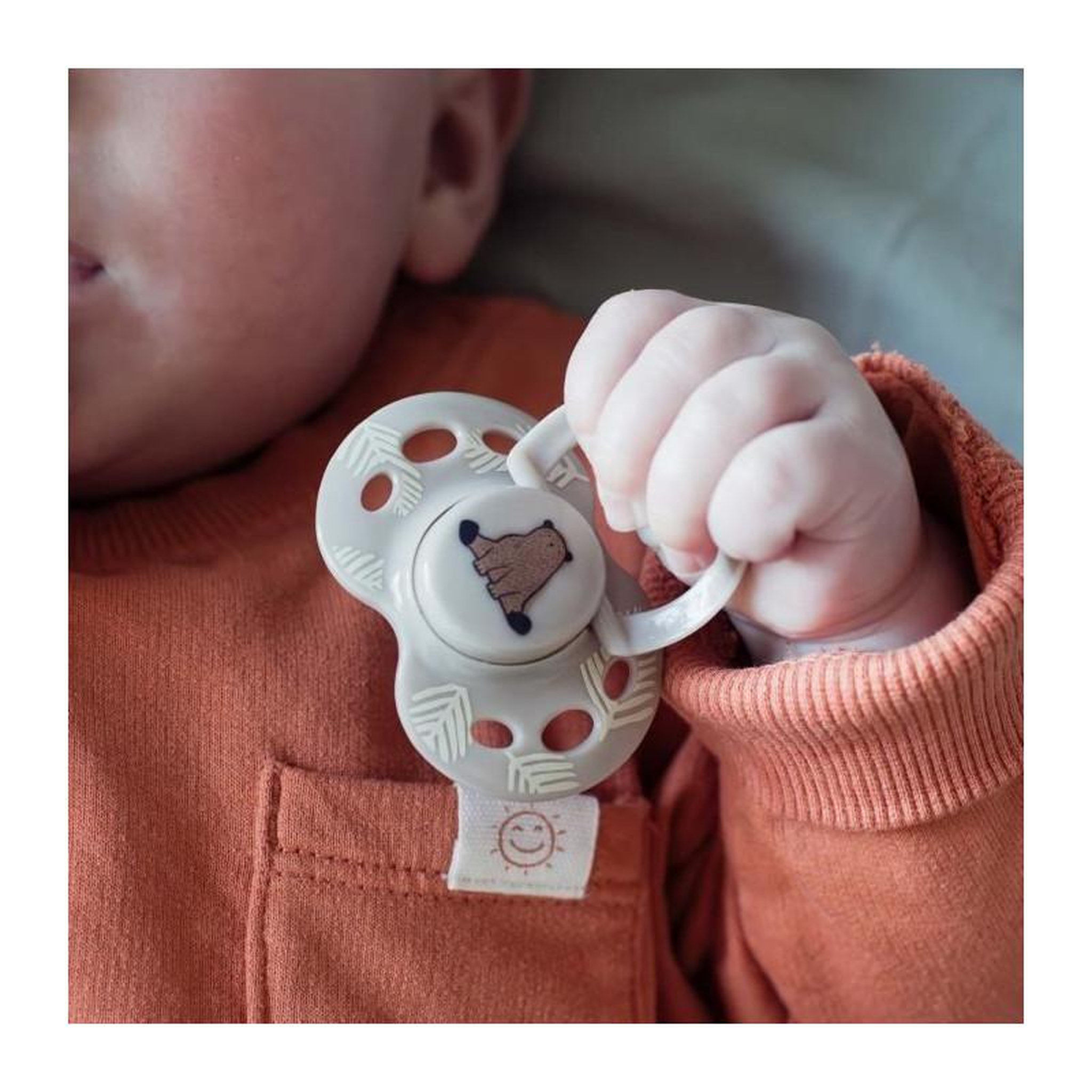 Voir la diapositive 3 : TOMMEE TIPPEE Sucettes - TOMMEE TIPPEE - FUN - 6-18 mois - Lot de 6 - Forme Orthodontique Symétrique - Silicone sans BPA