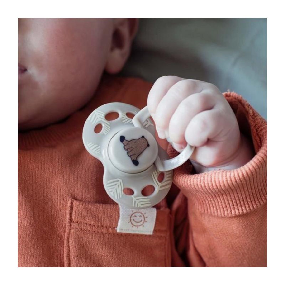 TOMMEE TIPPEE Sucettes - TOMMEE TIPPEE - FUN - 6-18 mois - Lot de 6 - Forme Orthodontique Symétrique - Silicone sans BPA