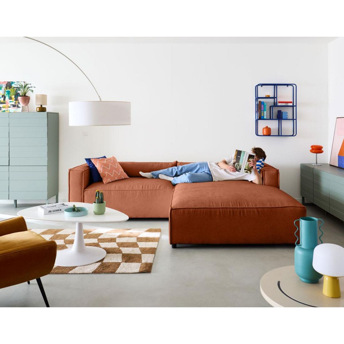 LISA DESIGN Ela - canapé d'angle droit 4 places - en tissu velours relief