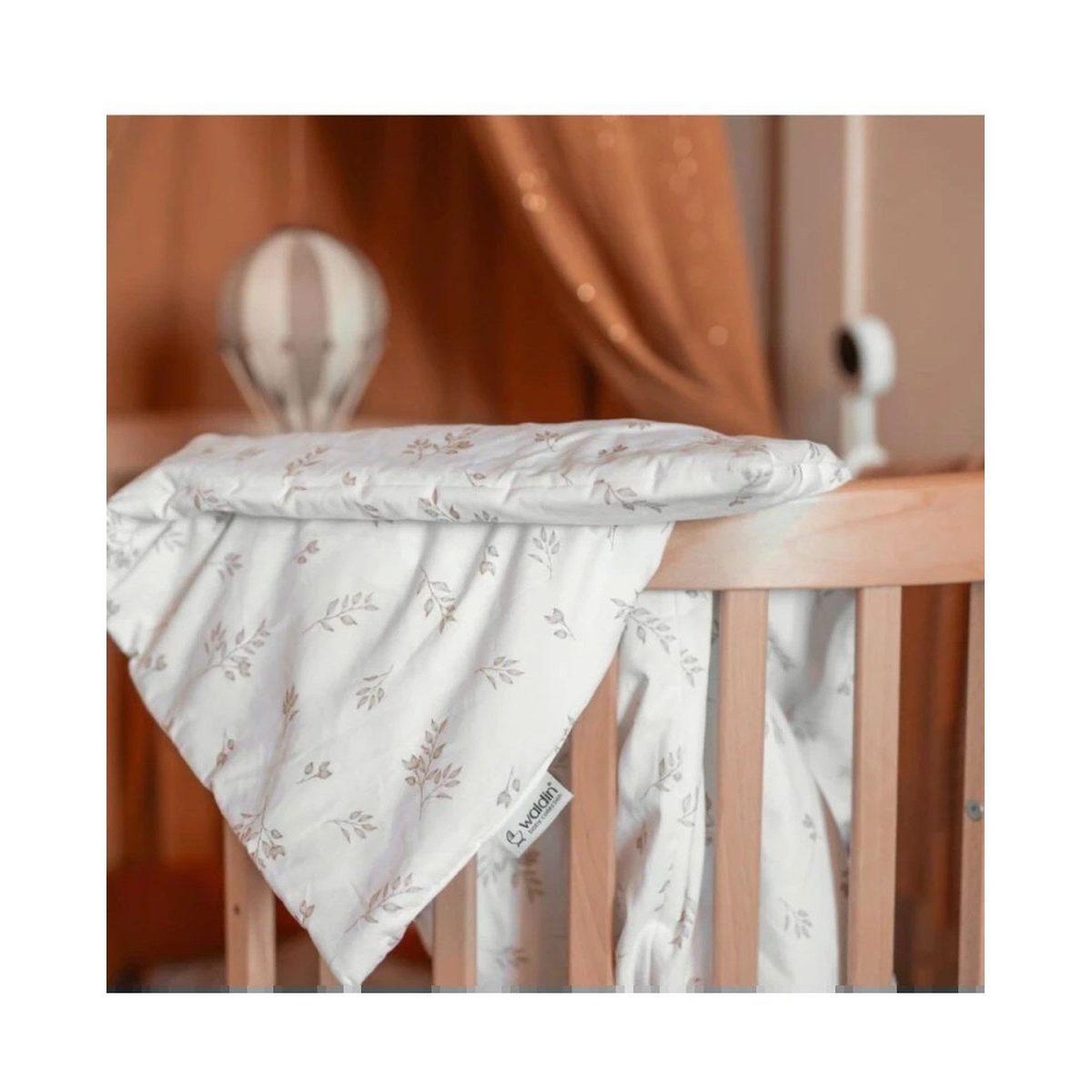 Voir la diapositive 2 : WALDIN Parure 2 en 1 couette et lange d'emmaillotage 75 × 75 cm - feuilles brunes