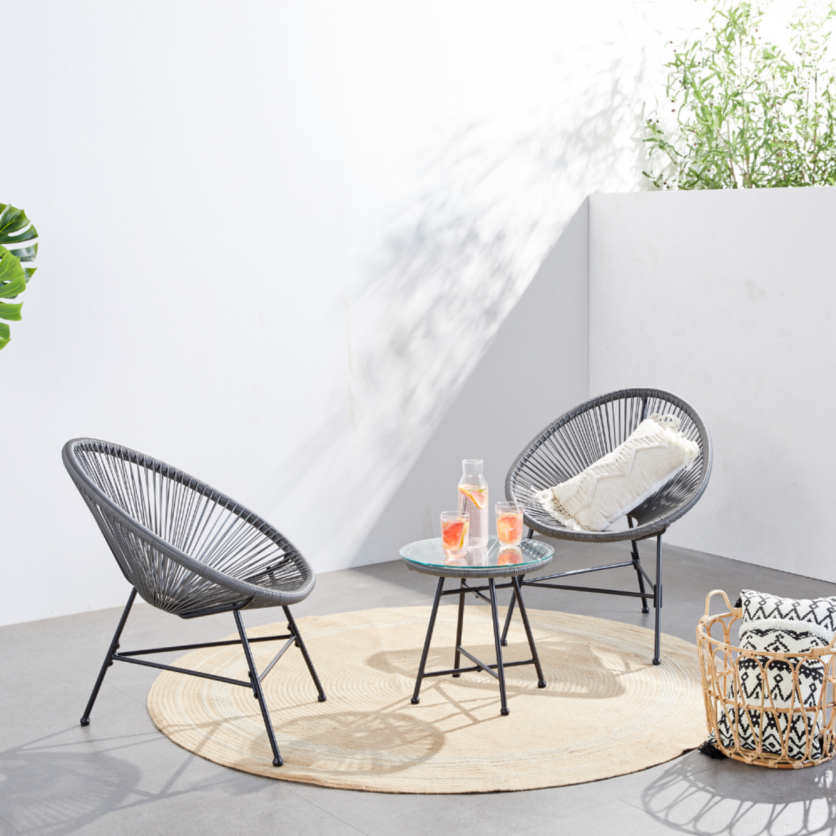 CONCEPT USINE Salon de jardin 2 fauteuils ronds et table basse gris ACAPULCO