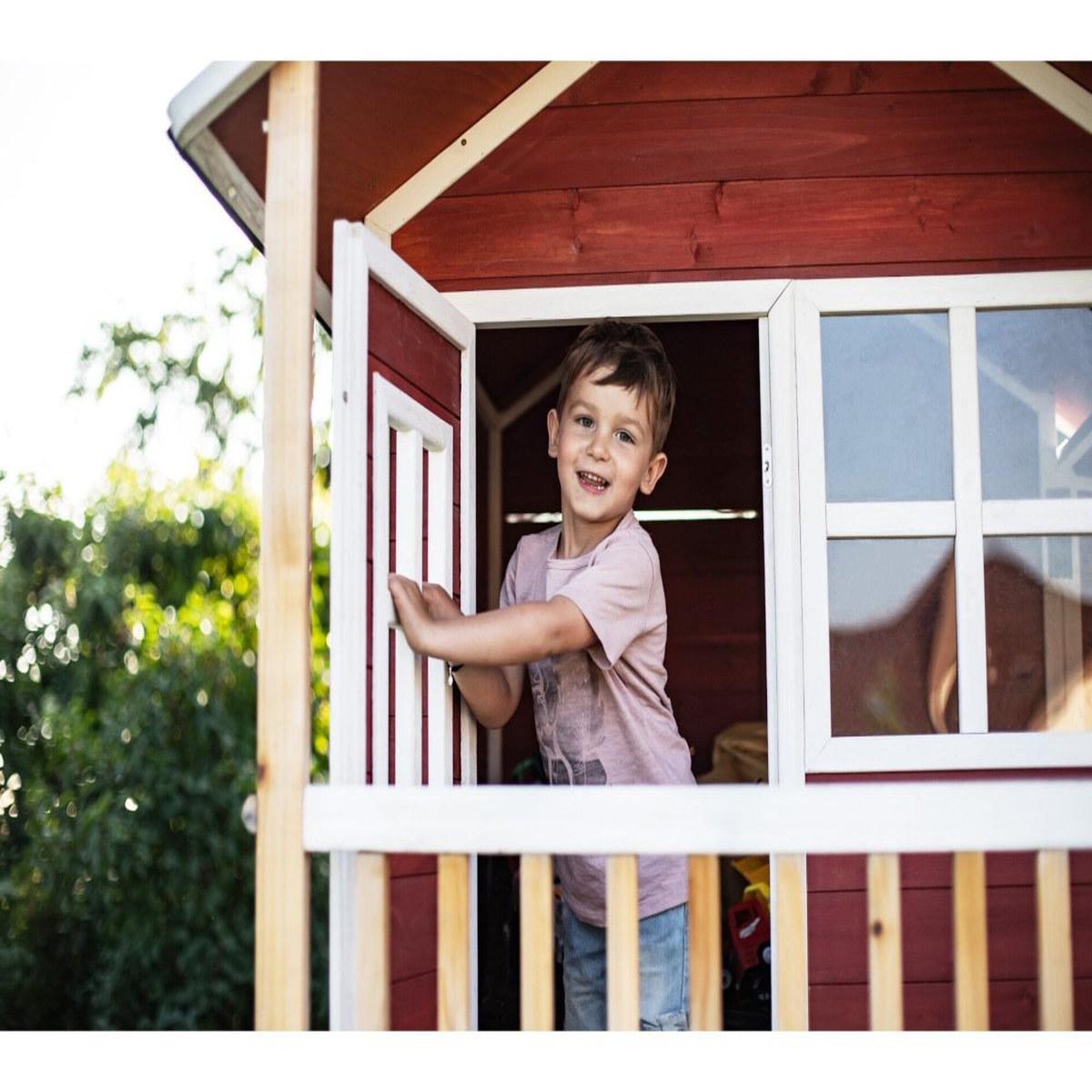 Voir la diapositive 5 : EXIT TOYS Maisonnette en bois pour enfants loft 300 rouge - exit toys