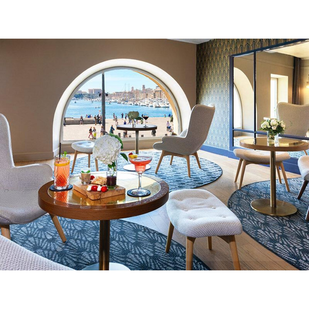 Smartbox 2 jours ensoleillés avec vue sur le port en hôtel 4* au cœur de Marseille - Coffret Cadeau Séjour