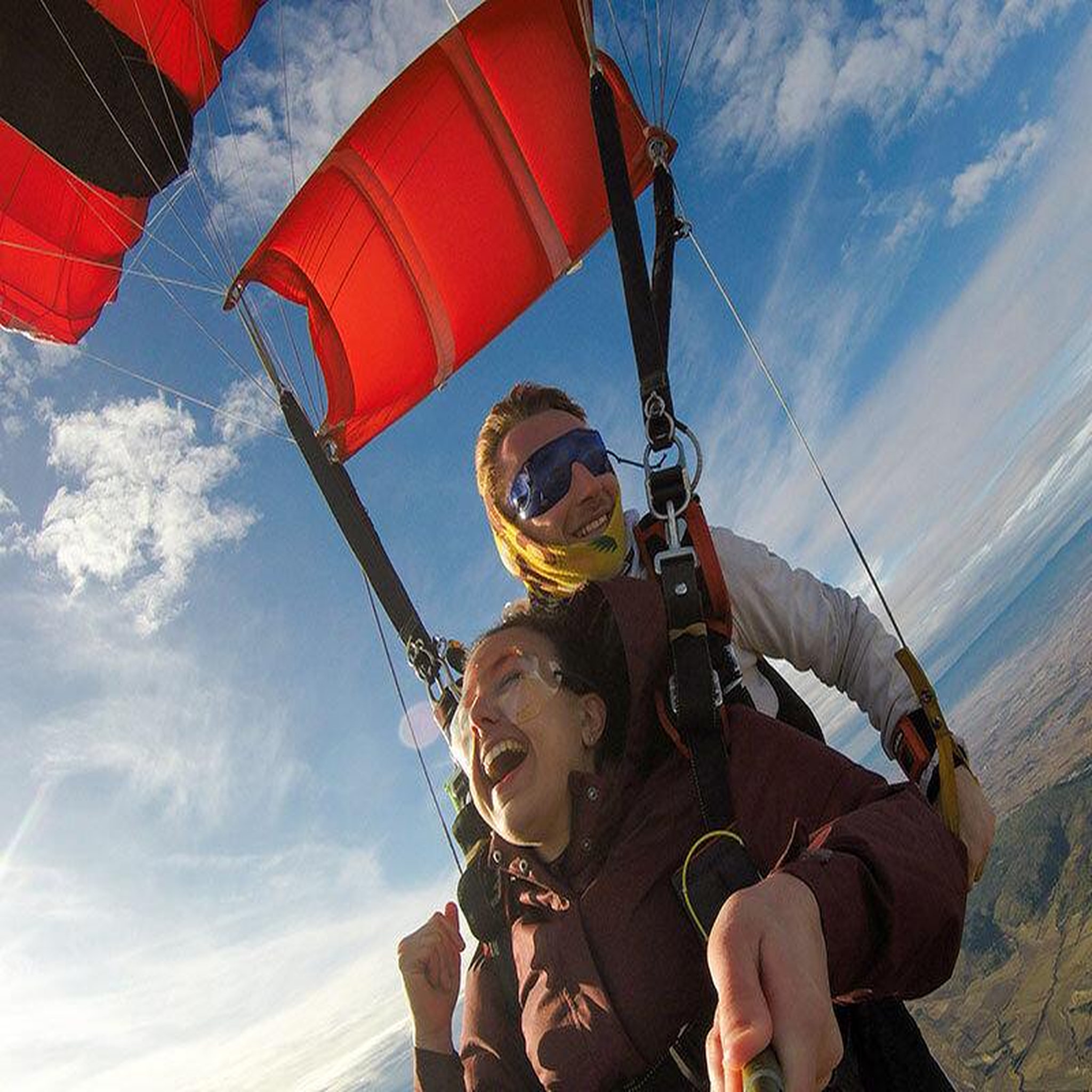 Voir la diapositive 4 : Smartbox Saut en parachute tandem en occitanie - coffret cadeau sport & aventure
