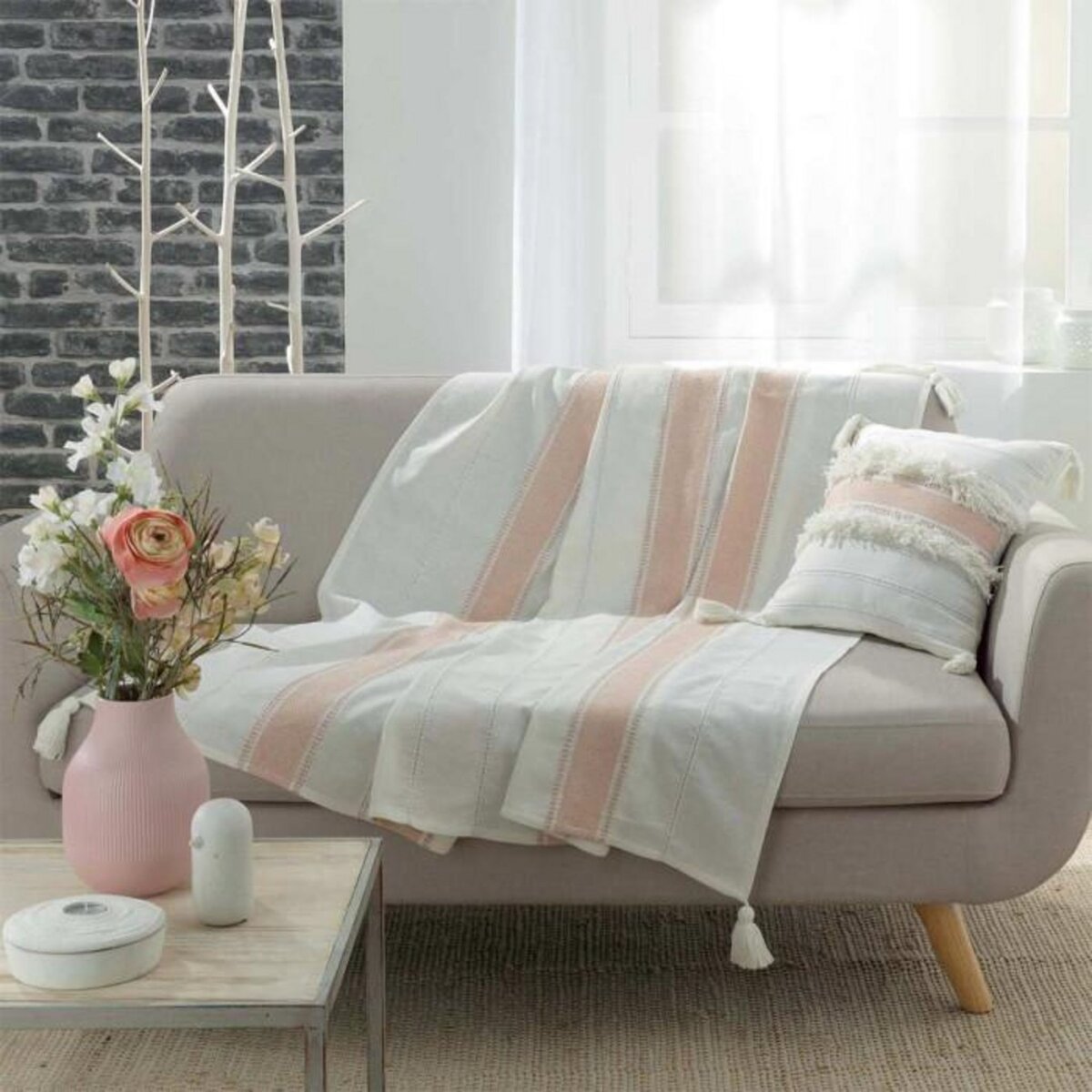 Paris Prix Coussin Déco à Pompons  Indira  40x40cm Rose