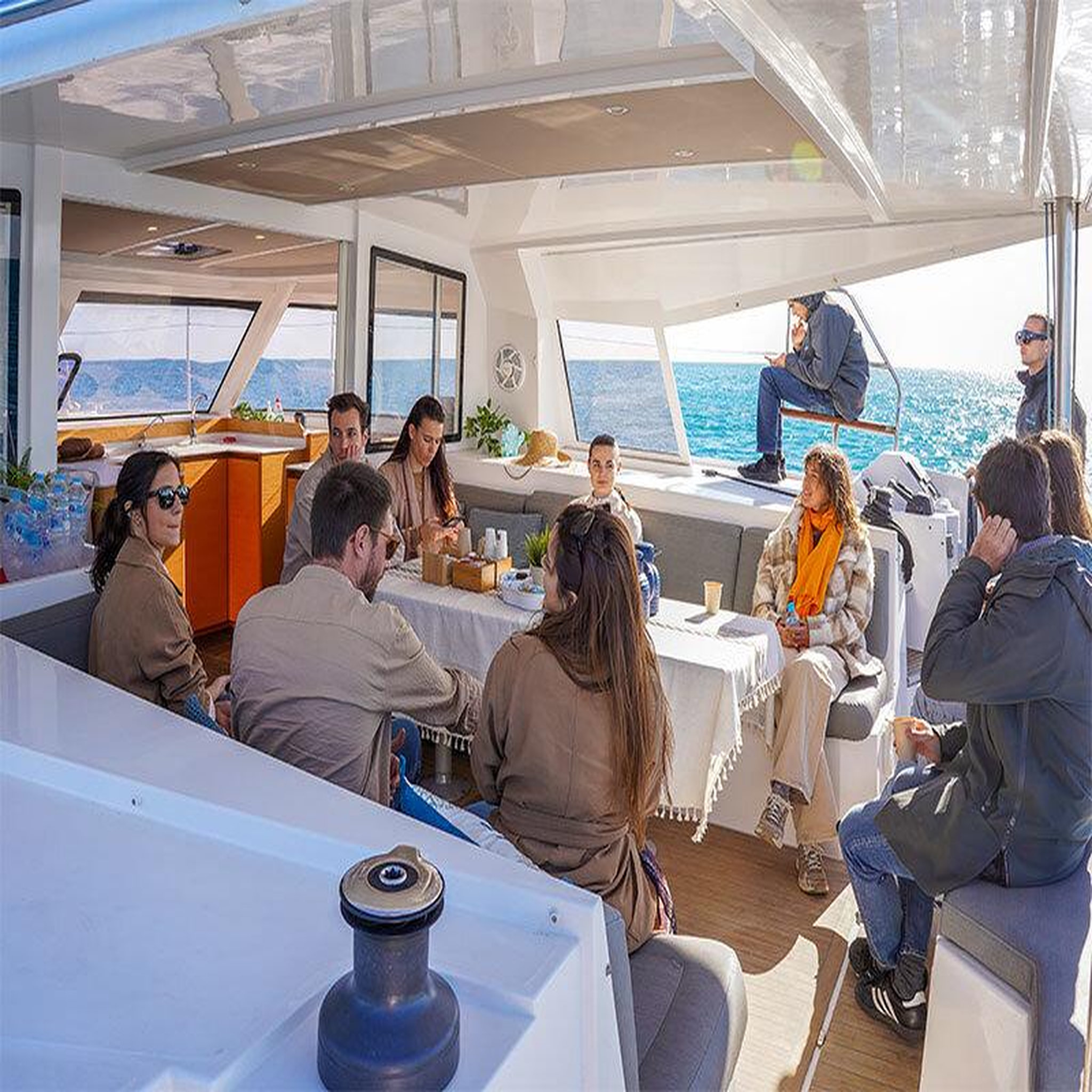 Voir la diapositive 4 : Smartbox Croisière au coucher du soleil : 2h en catamaran pour 2 personnes à barcelone - coffret cadeau sport & aventure