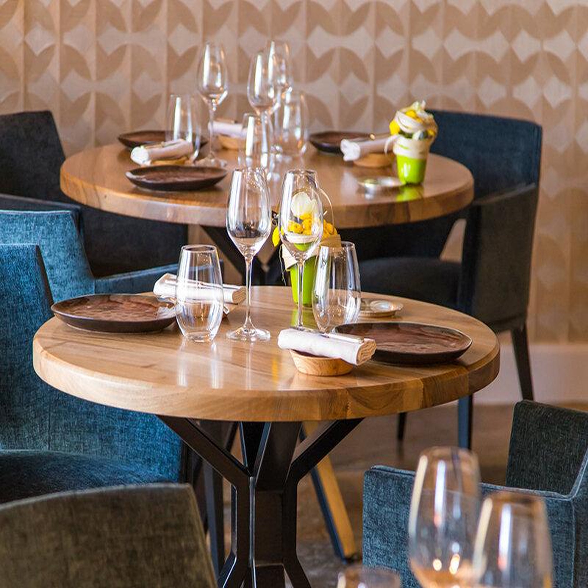 Voir la diapositive 4 : Smartbox Adresses primées : repas 7 plats avec accord mets et vins au restaurant l'auberge de la charme près de dijon - coffret cadeau gastronomie