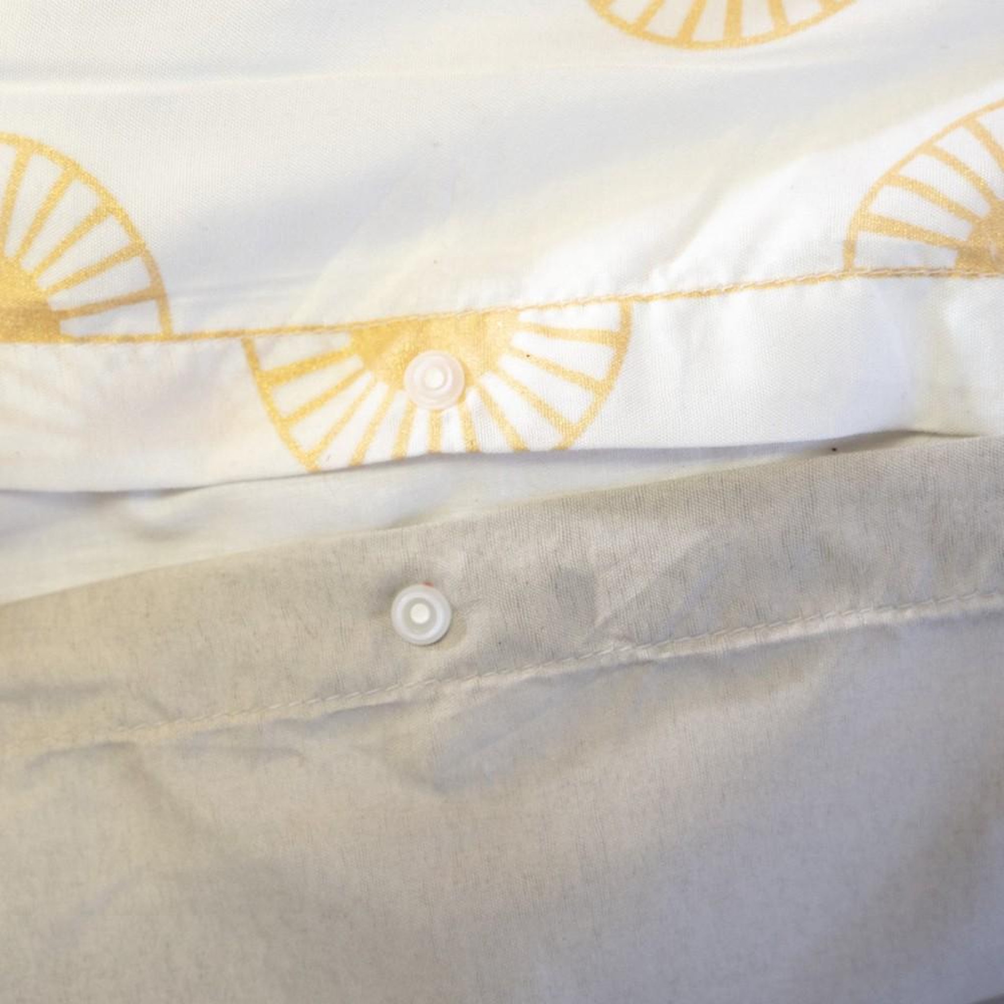 Voir la diapositive 5 : COTE DECO Housse de couette 240x220 HELIS + 2 taies microfibre