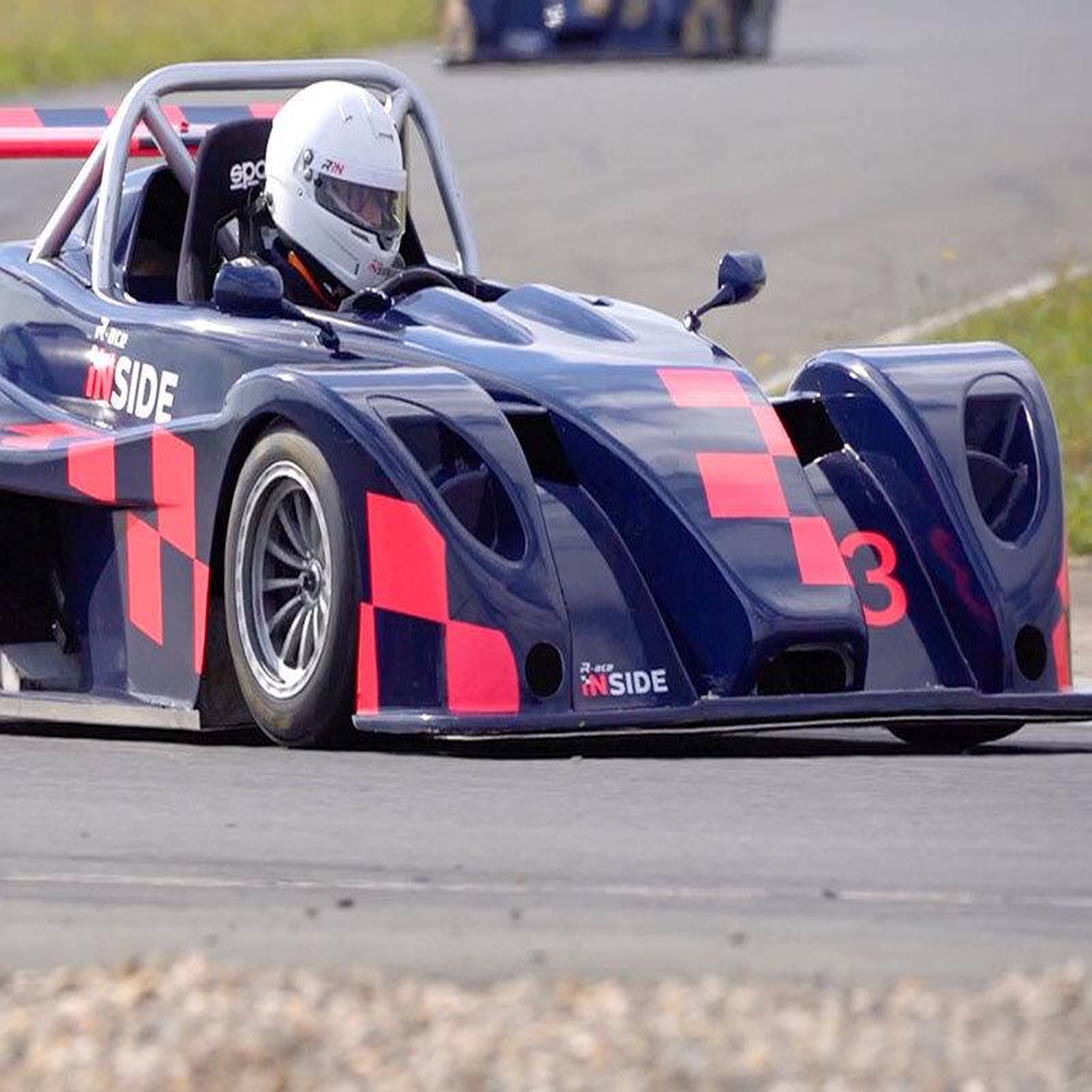 Voir la diapositive 2 : Smartbox Stage de pilotage : 20 tours de circuit en Proto Funyo avec baptême passager en Formule Renault - Coffret Cadeau Sport & Aventure