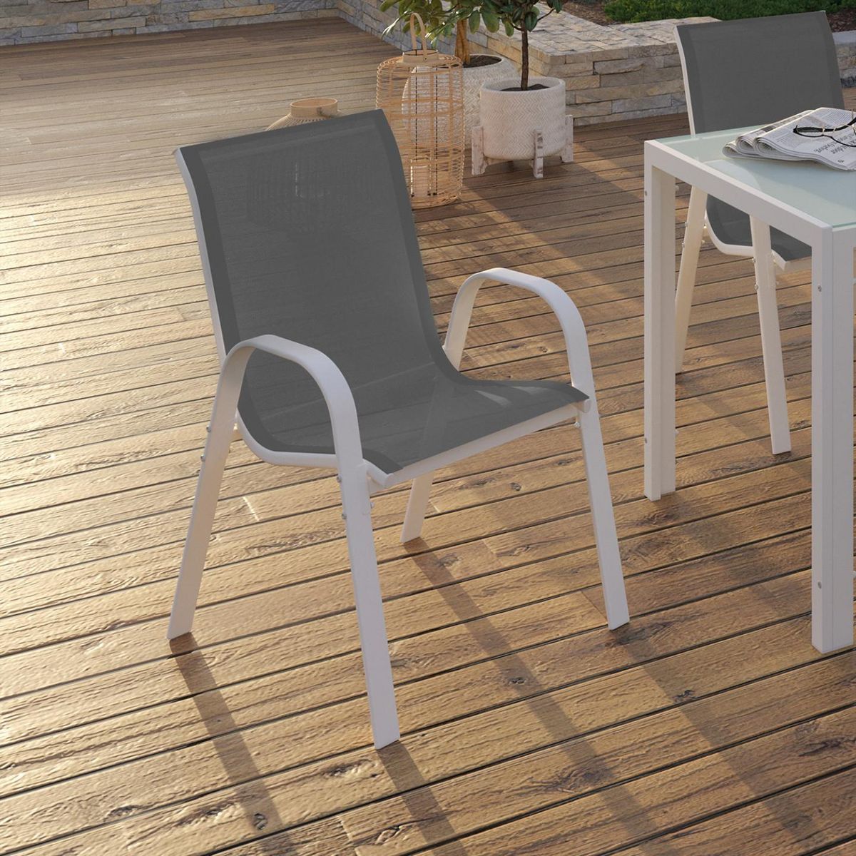 ID MARKET Lot de 4 chaises de jardin LYMA métal et textilène empilables blanc et gris