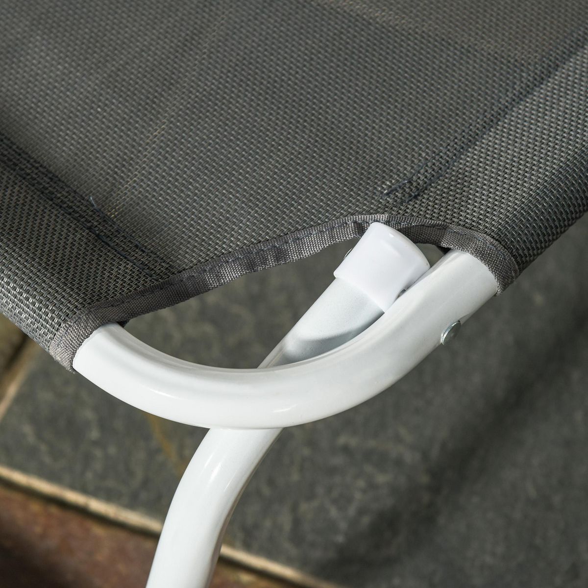 OUTSUNNY Bain de soleil pliable - transat inclinable 4 positions - chaise longue grand confort avec accoudoirs - métal époxy textilène - dim. 160L x 66l x 80H cm - gris foncé