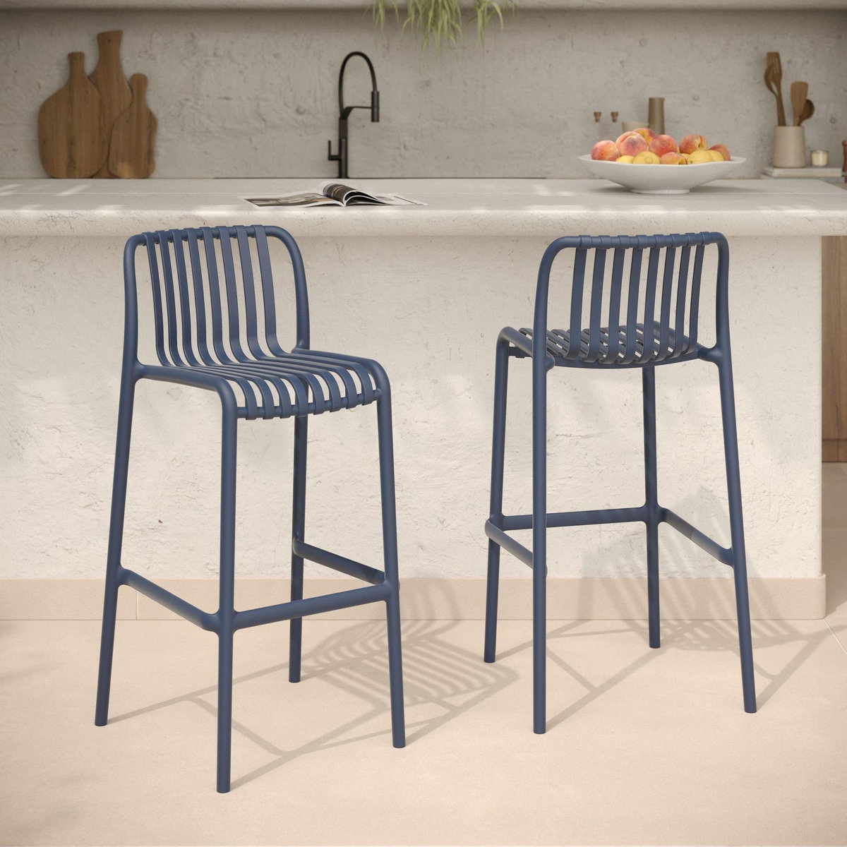 Rendez vous déco Lot de 2 chaises de bar de jardin 76 cm en plastique bleu marine-Duli