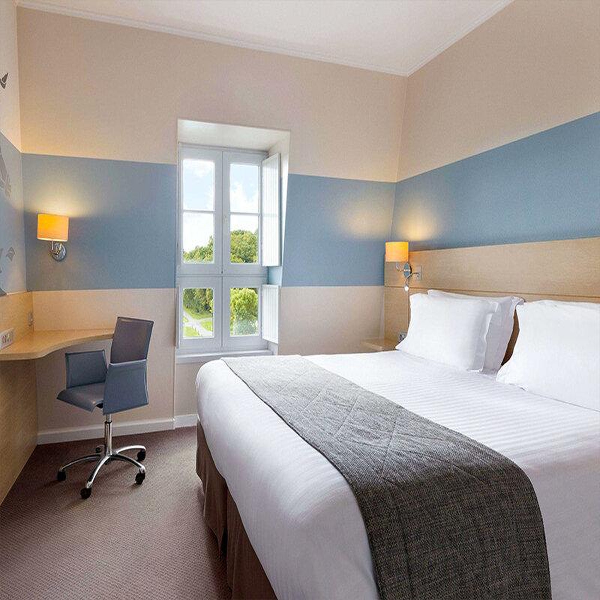 Voir la diapositive 2 : Smartbox Mercure chantilly 4 étoiles : 1 nuit en hôtel avec spa et vtt - coffret cadeau séjour