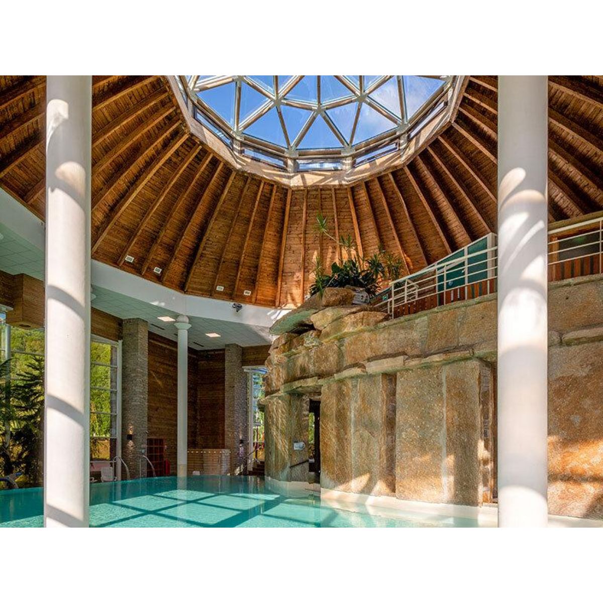 Smartbox Parenthèse détente : accès aux cinq bains d'eau thermale et repas en duo dans les Pyrénées - Coffret Cadeau Bien-être