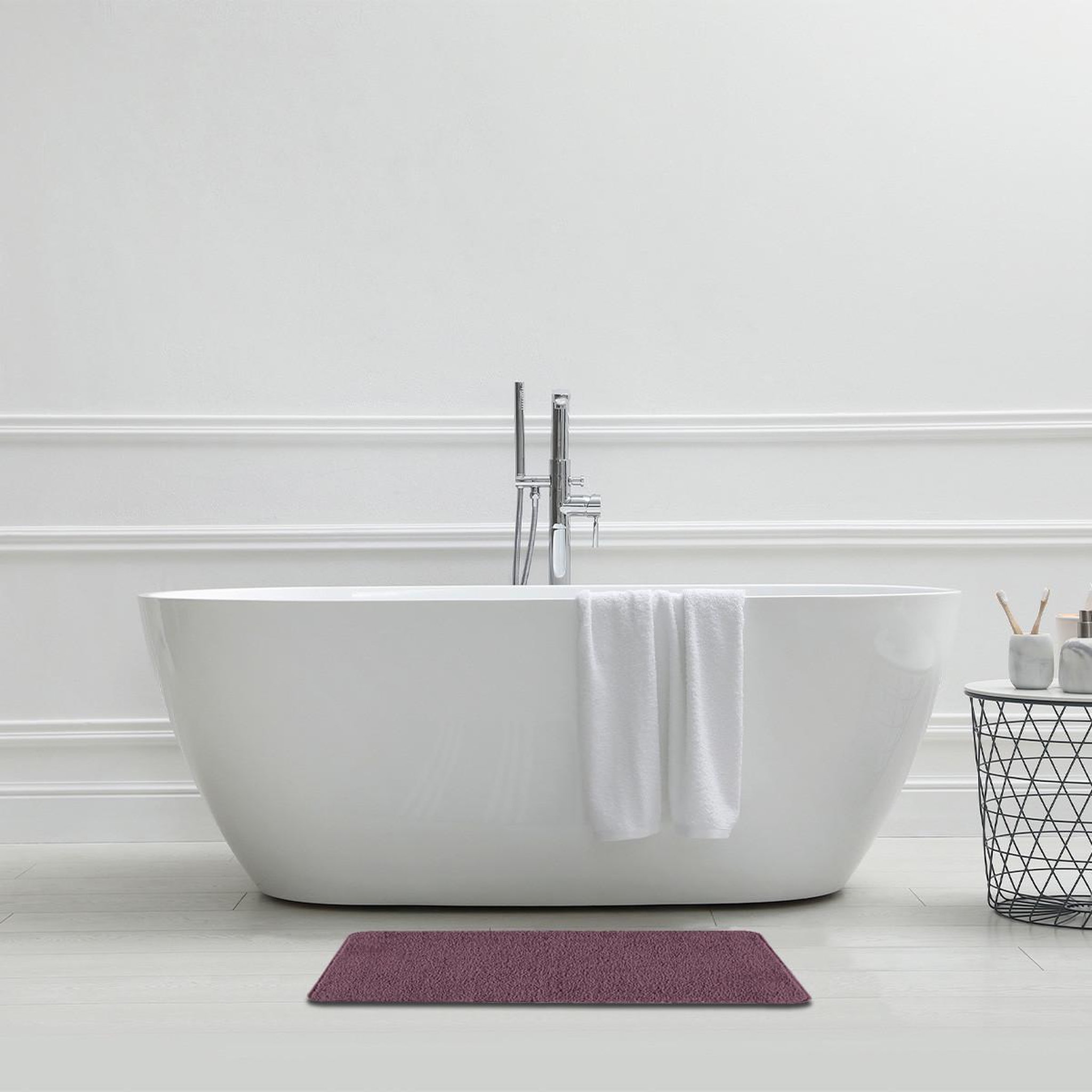 Voir la diapositive 2 : GUY LEVASSEUR Tapis de bain uni 50x80 en polyester 50x80cm