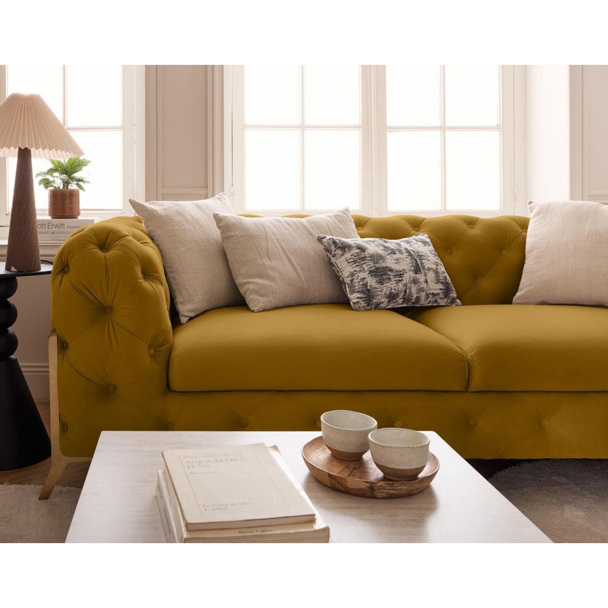 LISA DESIGN Camden - canapé 3 places chesterfield en velours - pieds en métal doré