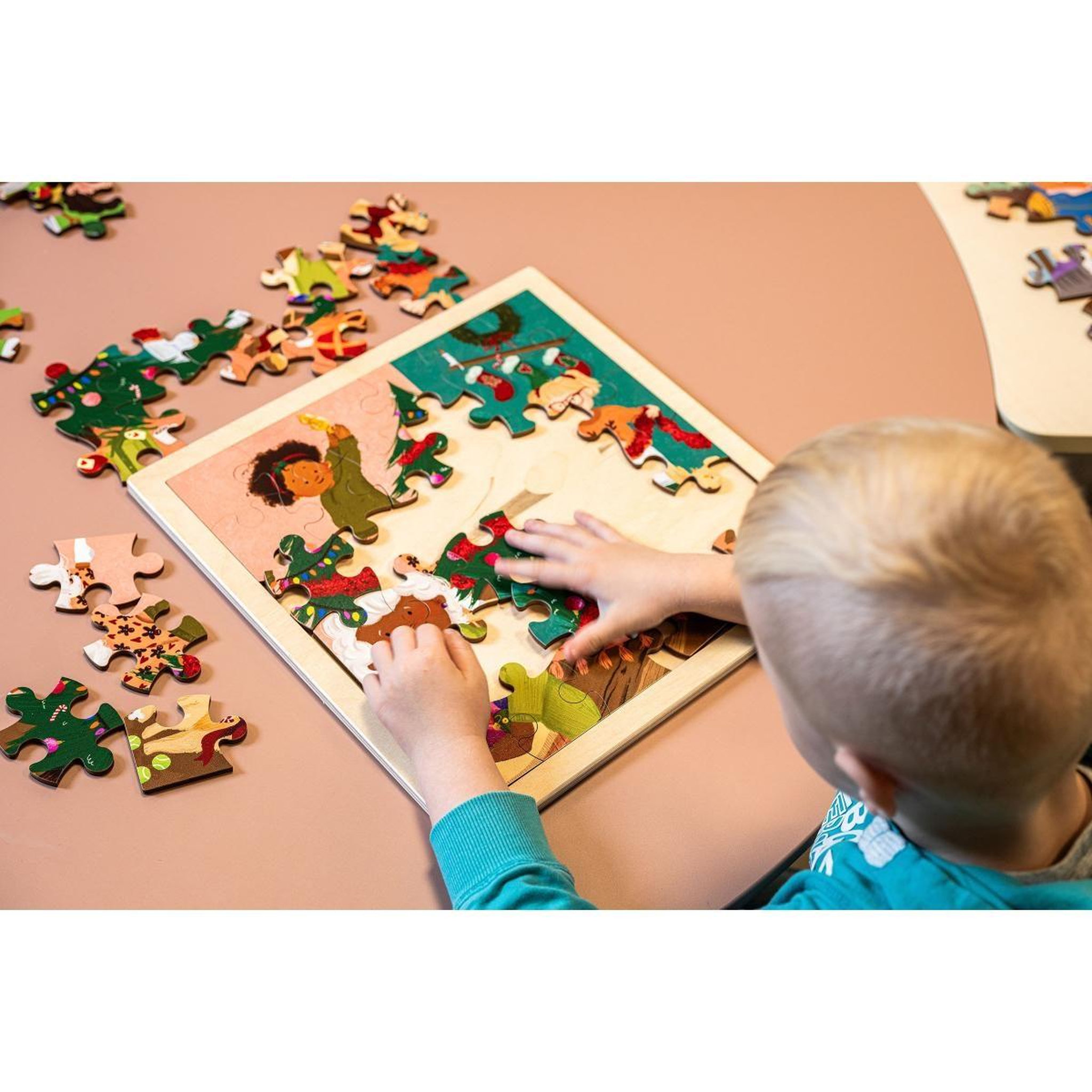 Voir la diapositive 4 : EDUCO Célébration - Noël — 36 pièces de puzzle