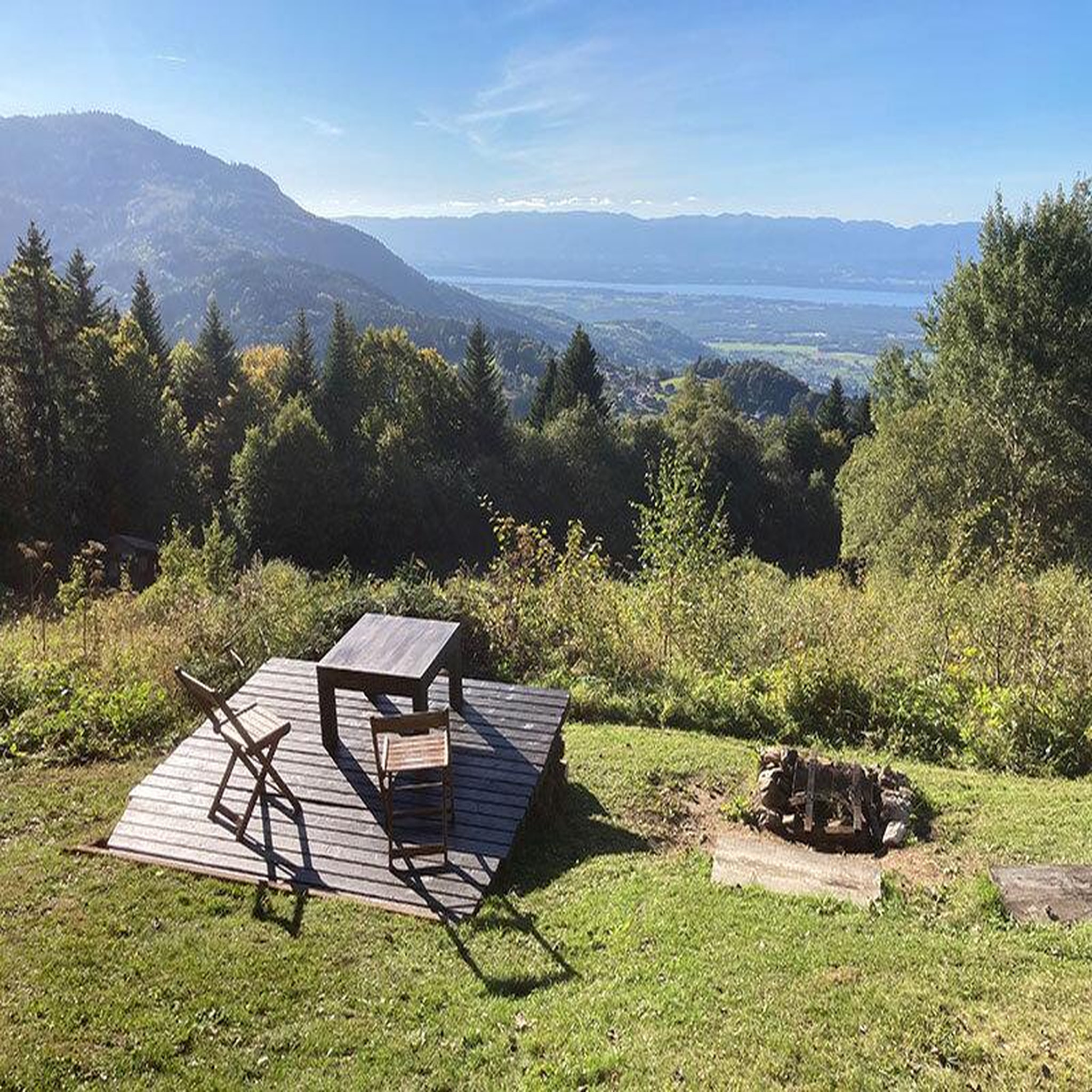 Voir la diapositive 2 : Smartbox 3 jours insolites en cabane près de genève - coffret cadeau séjour
