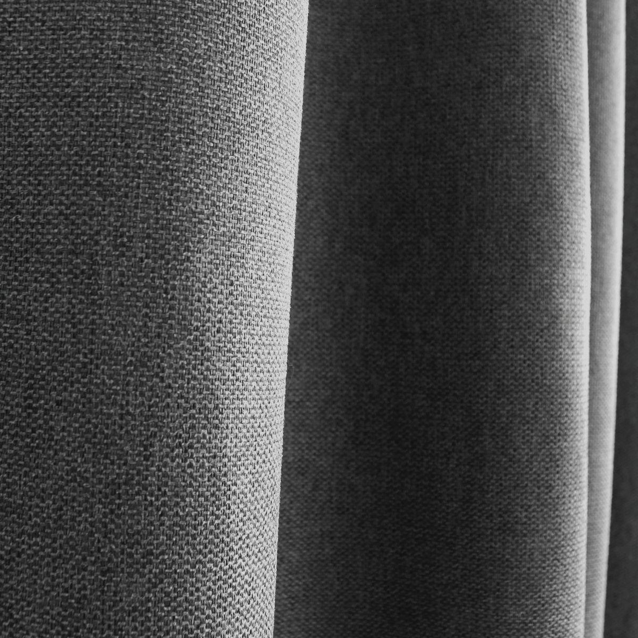 Voir la diapositive 3 : ENJOY HOME Rideau à œillets en velours  lagarta  140x240cm gris foncé