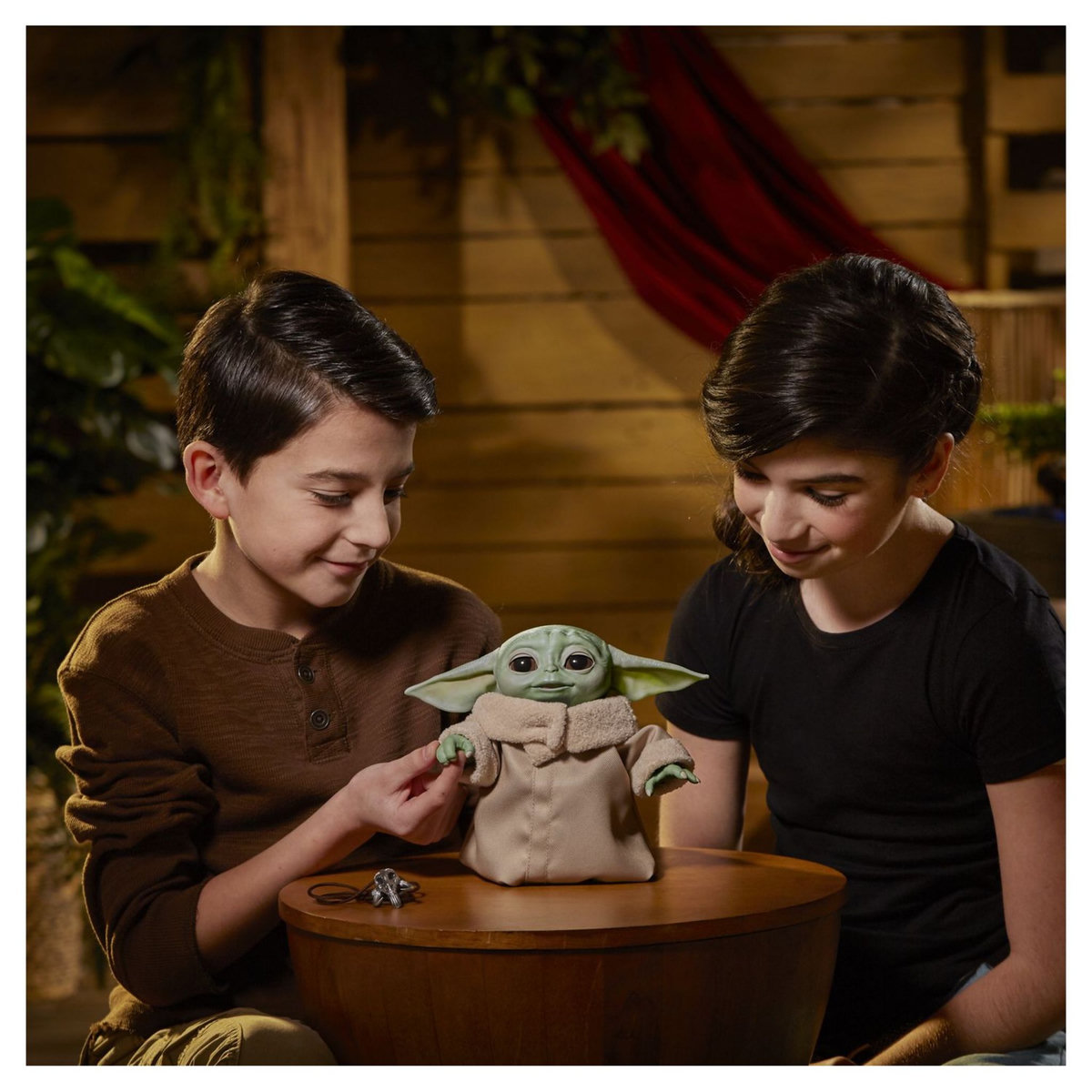 HASBRO Star Wars The Mandalorian - Figurine Interactive The Child Animatronique alias Baby Yoda - 19cm