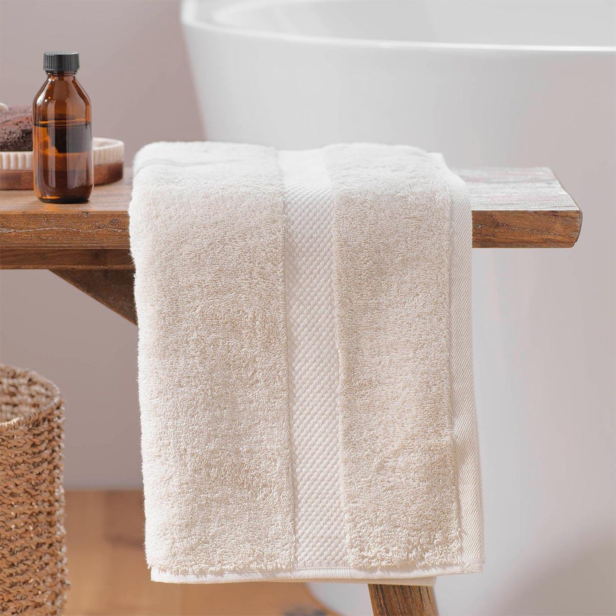 Voir la diapositive 3 : Douceur d'Intérieur Serviette de toilette  elegance  50x90cm sable