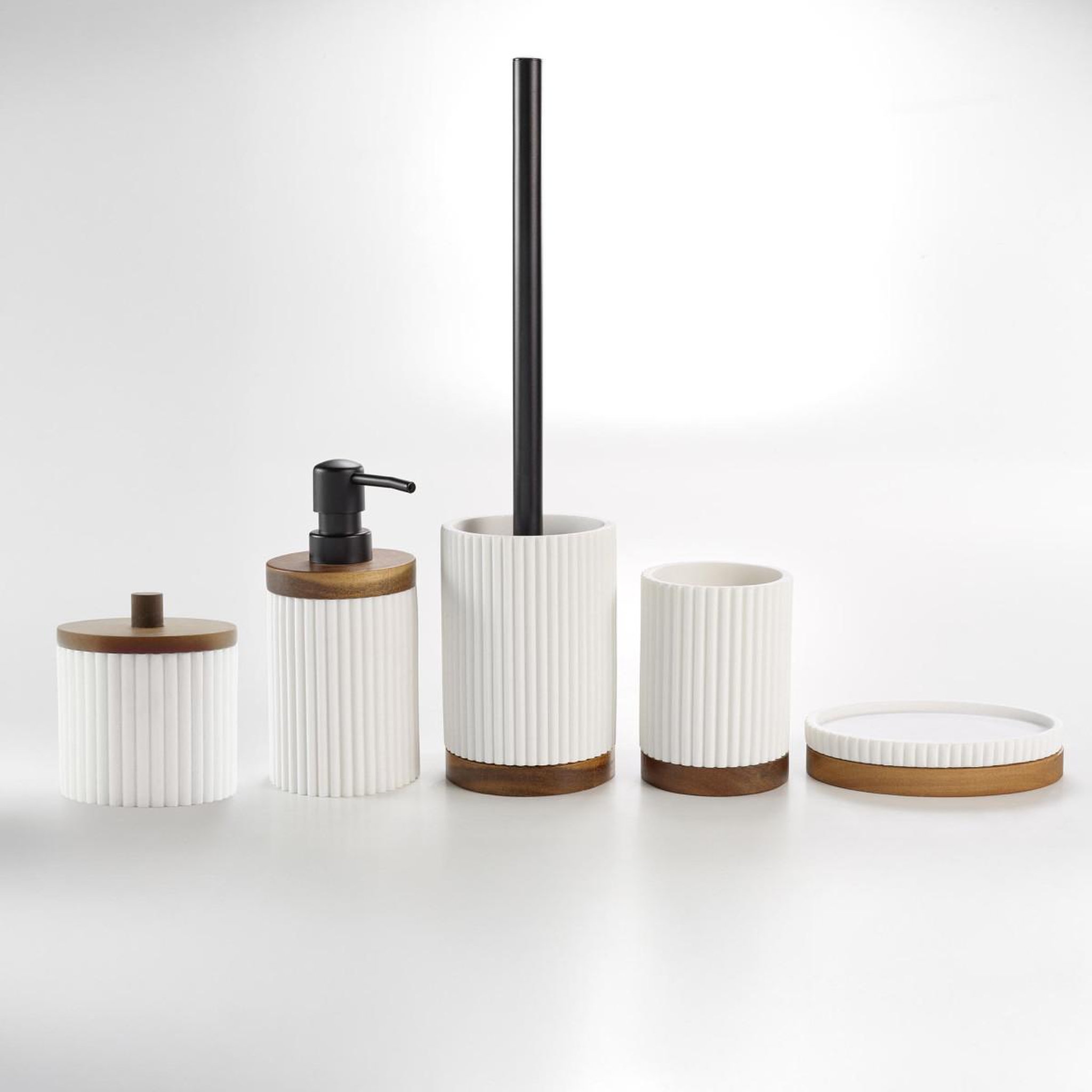 Voir la diapositive 4 : Douceur d'Intérieur Pot à cotons design  niagara  10cm blanc