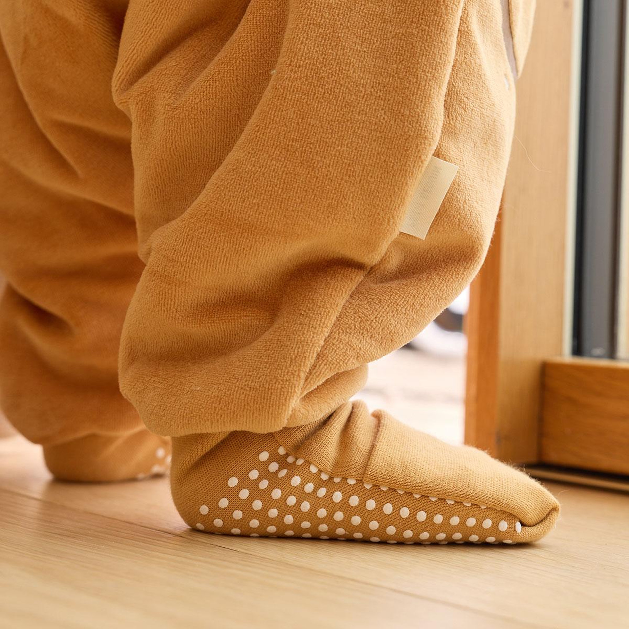 Voir la diapositive 5 : Petit Béguin Turbulette tog 2 en velours avec pieds retroussables charly
